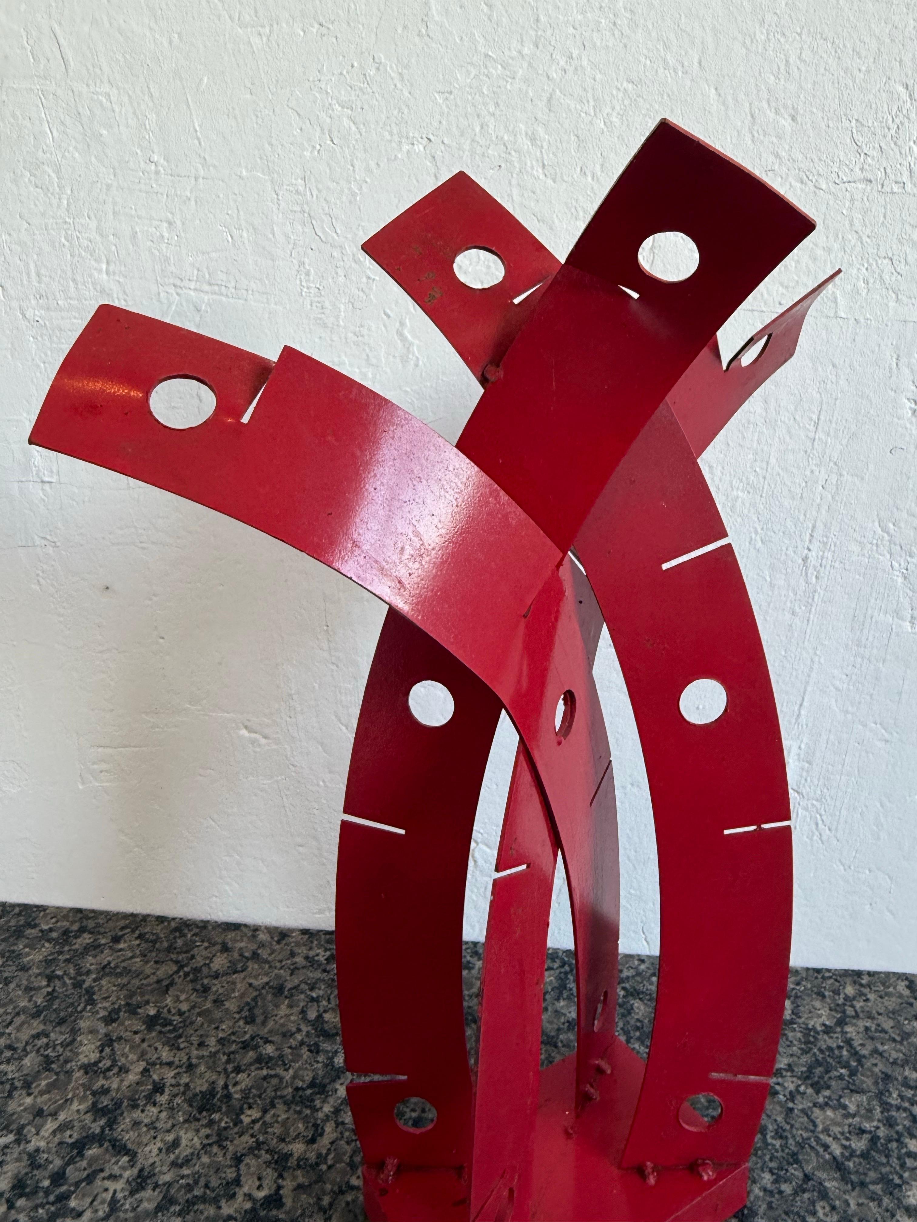 Mitte des Jahrhunderts brasilianische moderne rot lackierte abstrakte Tischskulptur im Angebot 3