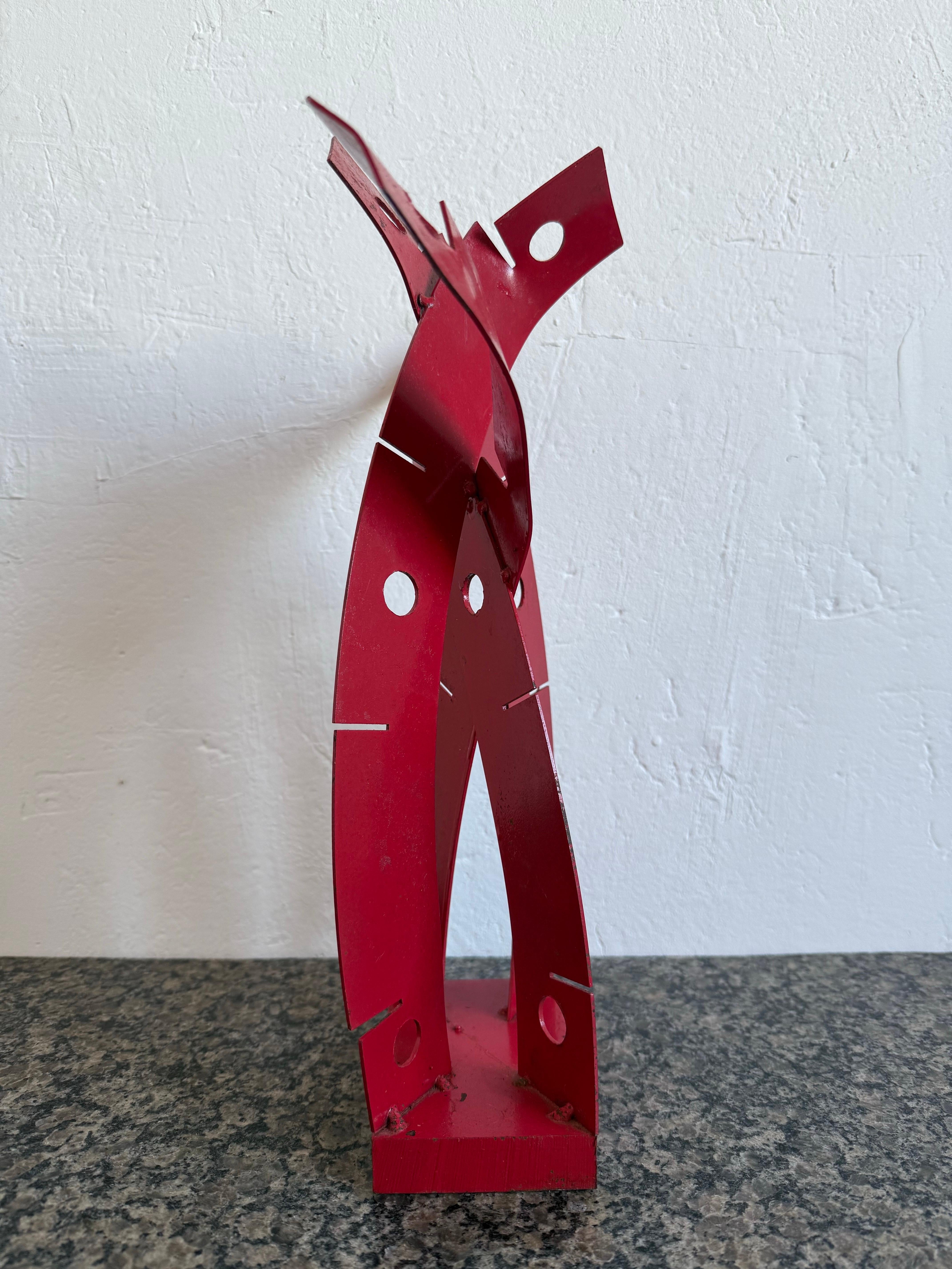 Mitte des Jahrhunderts brasilianische moderne rot lackierte abstrakte Tischskulptur im Angebot 1
