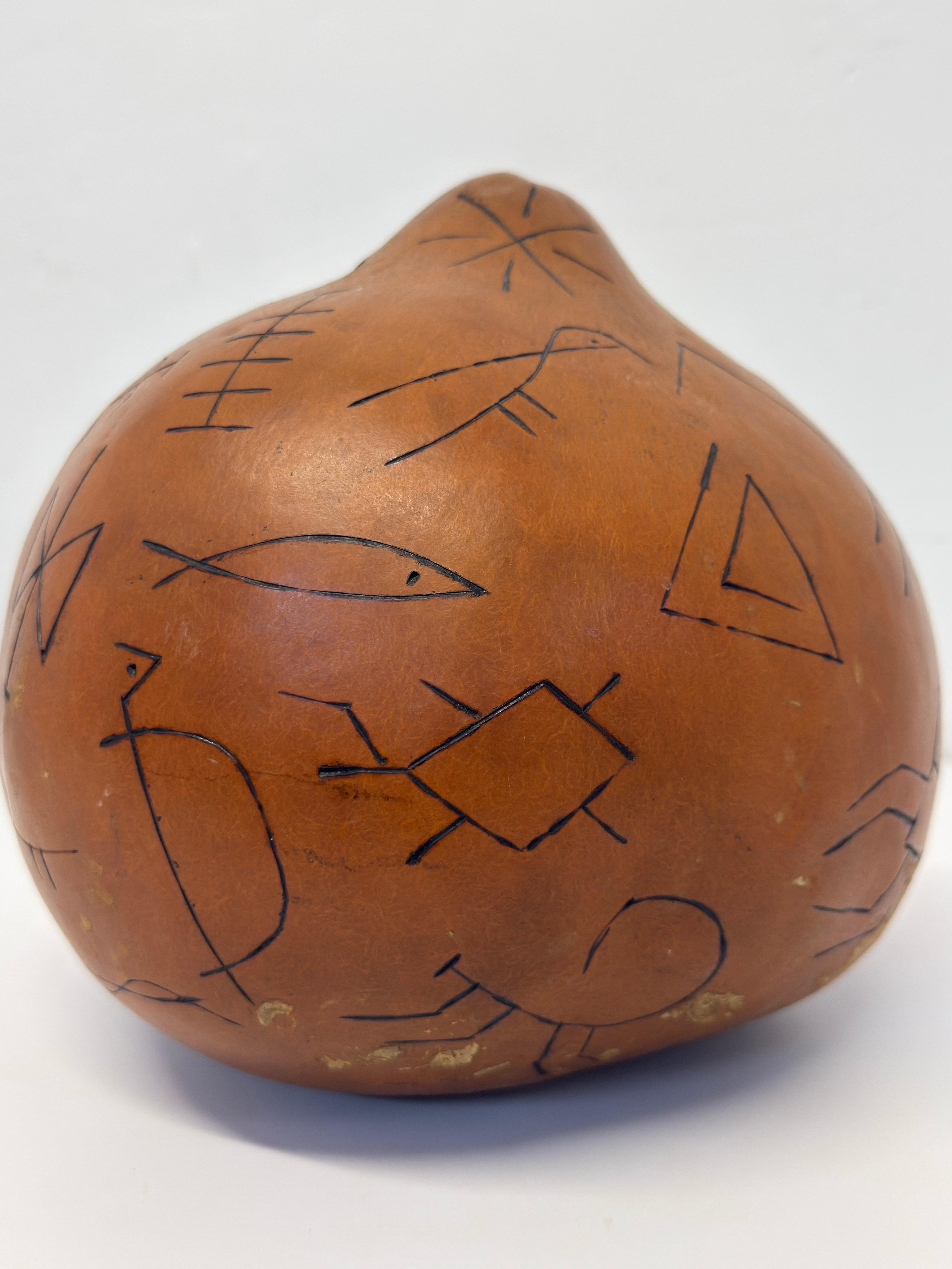 XX secolo Zucca colorata brasiliana moderna di metà secolo con figure a punta d'ago calda in vendita
