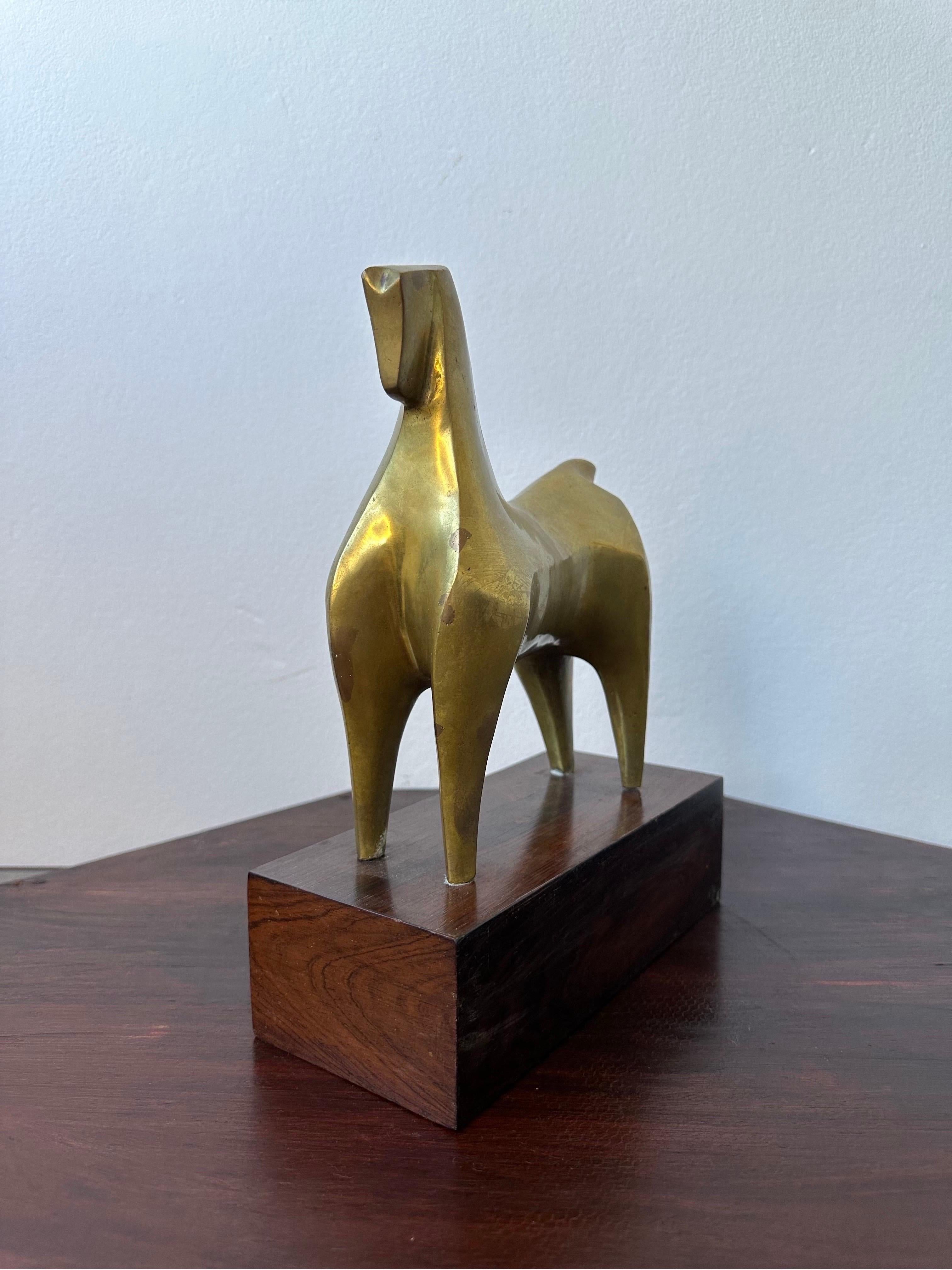 Mid-Century Brazilian Modernist Bronze Horse Sculpture on a Rosewood Base, 1960s In Good Condition For Sale In Miami, FL