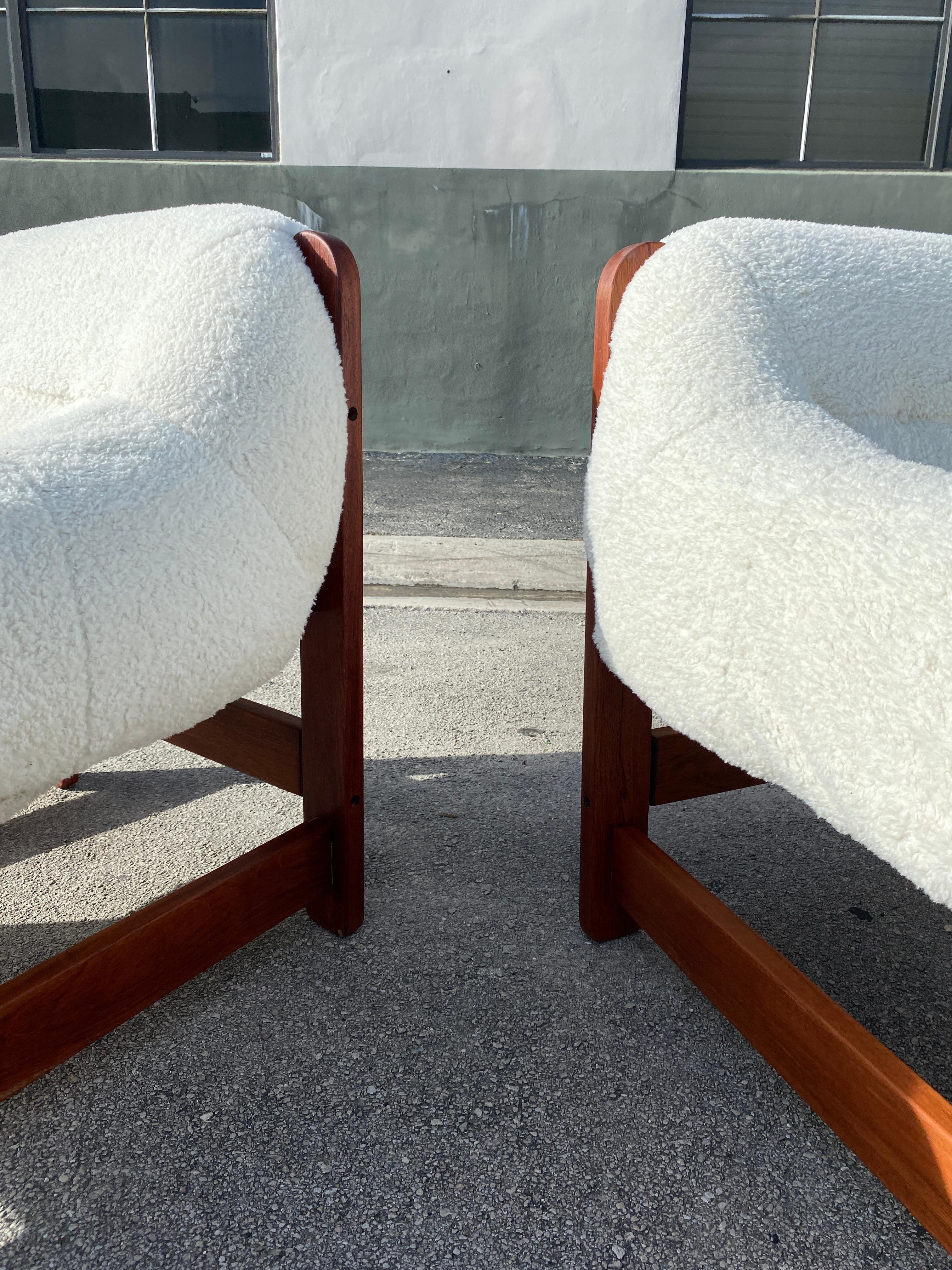 Mid Century Brazilian Pair of Lounge Chairs in the Style of Percival Lafer 3