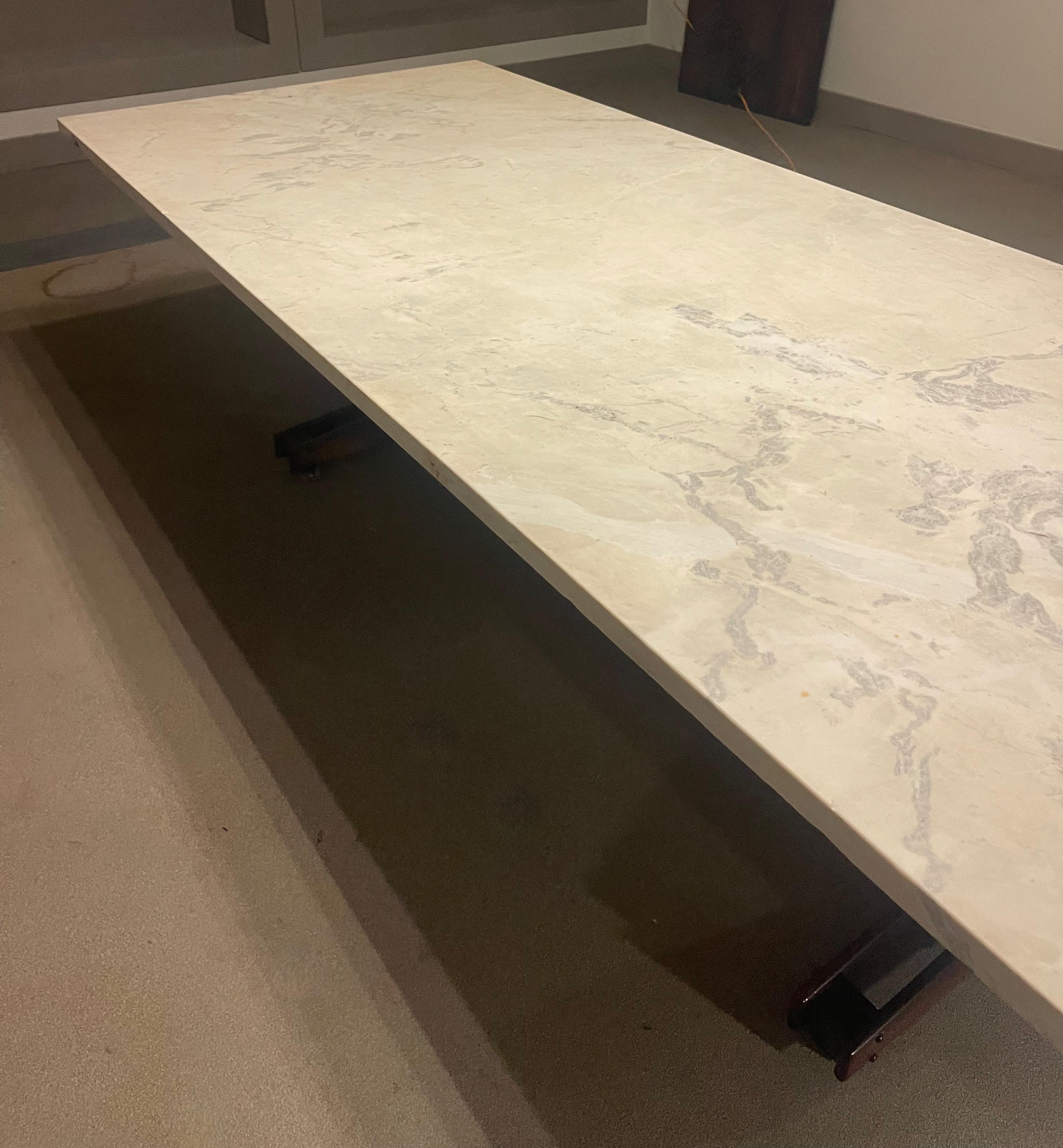 Mesa de comedor de palisandro brasileño y mármol de mediados de siglo siglo XX en venta