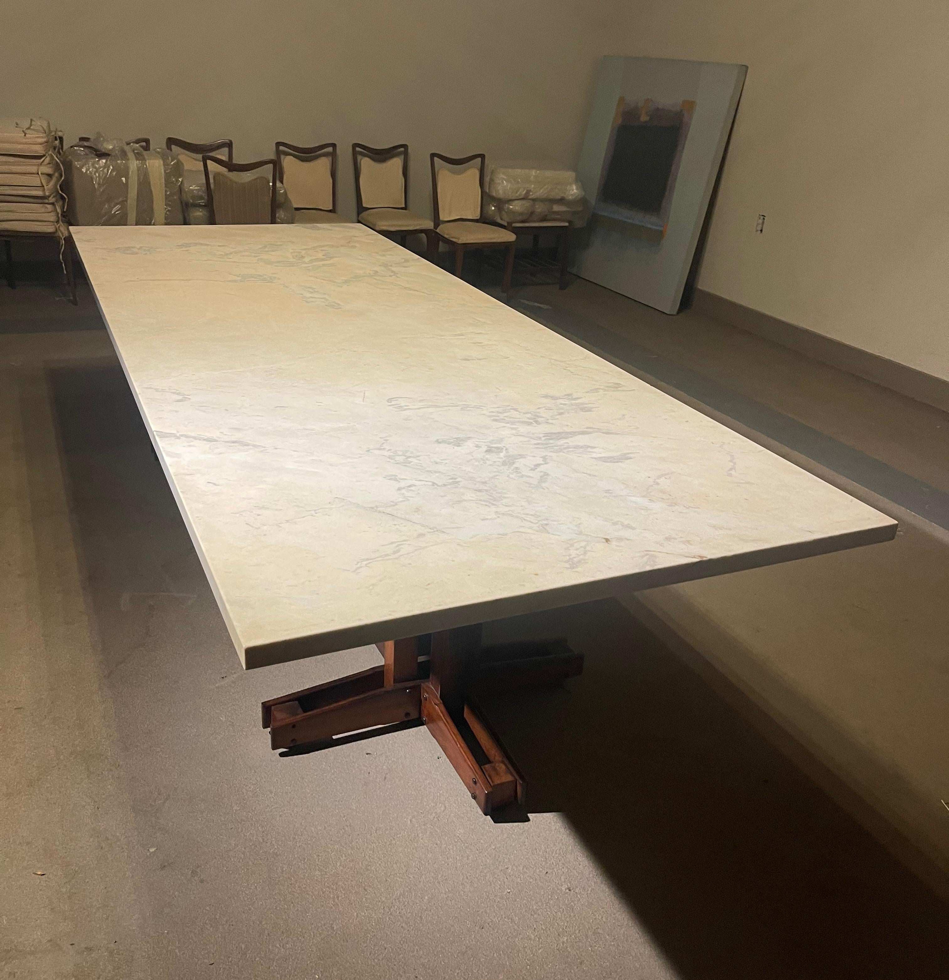 Mesa de comedor de palisandro brasileño y mármol de mediados de siglo Mármol en venta