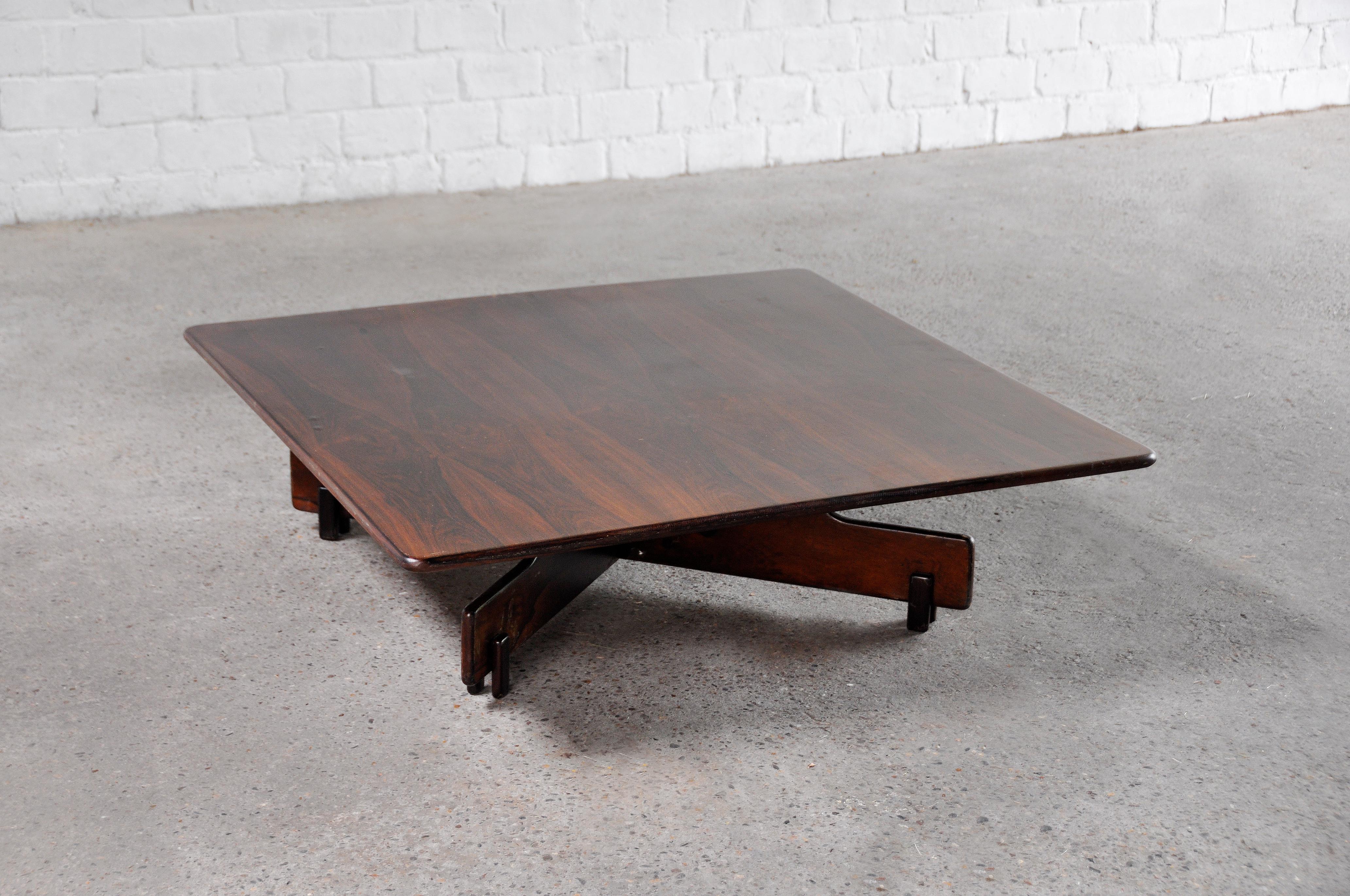 Mid-Century Brazilian Rosewood Coffee Table Attributed to Sergio Rodrigues, 1960 In Good Condition For Sale In Zwijndrecht, Antwerp