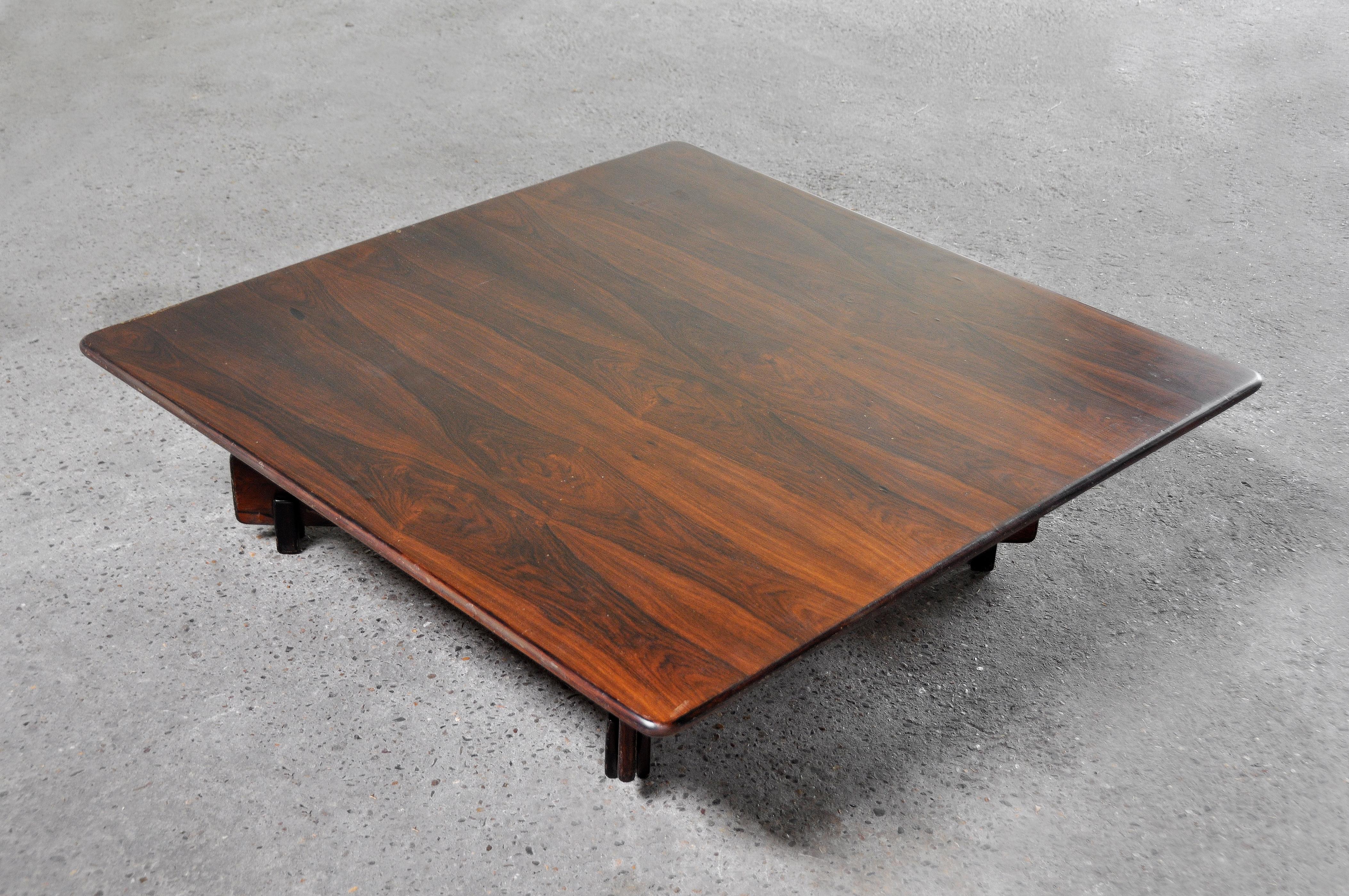 Wood Mid-Century Brazilian Rosewood Coffee Table Attributed to Sergio Rodrigues, 1960 For Sale