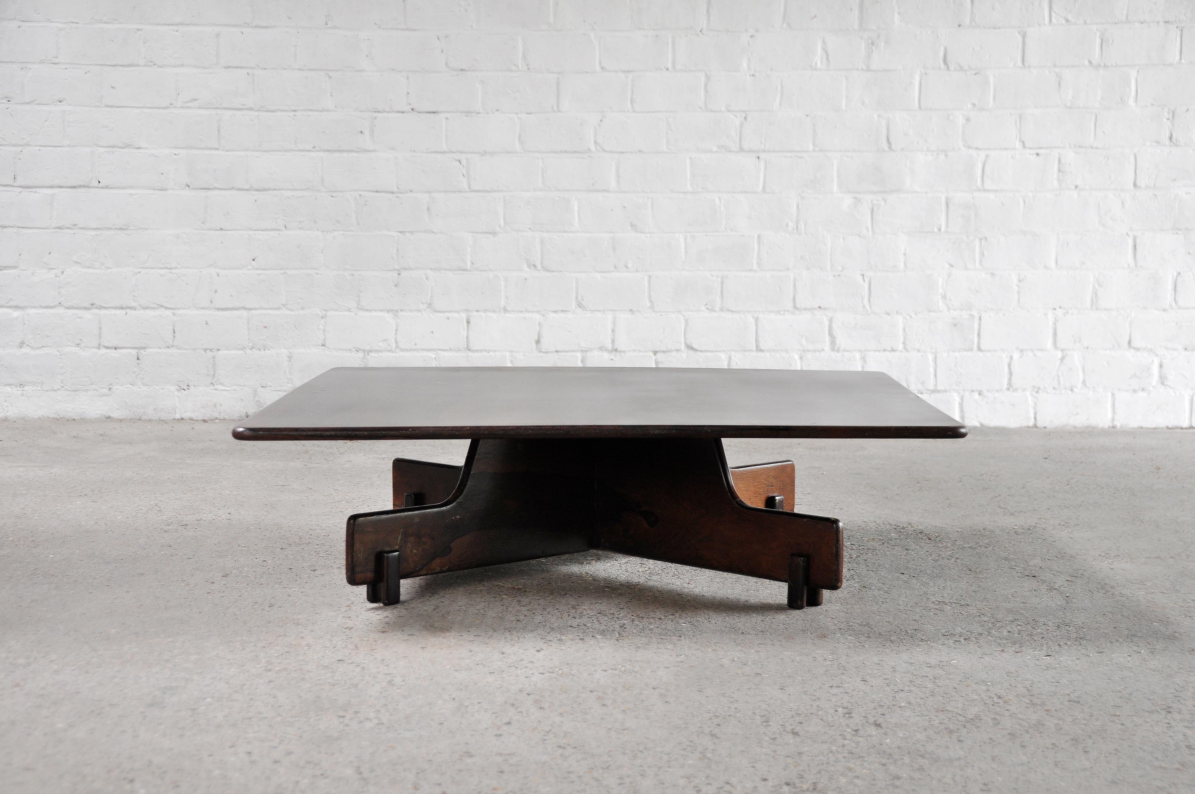 Mid-Century Brazilian Rosewood Coffee Table Attributed to Sergio Rodrigues, 1960 For Sale 2
