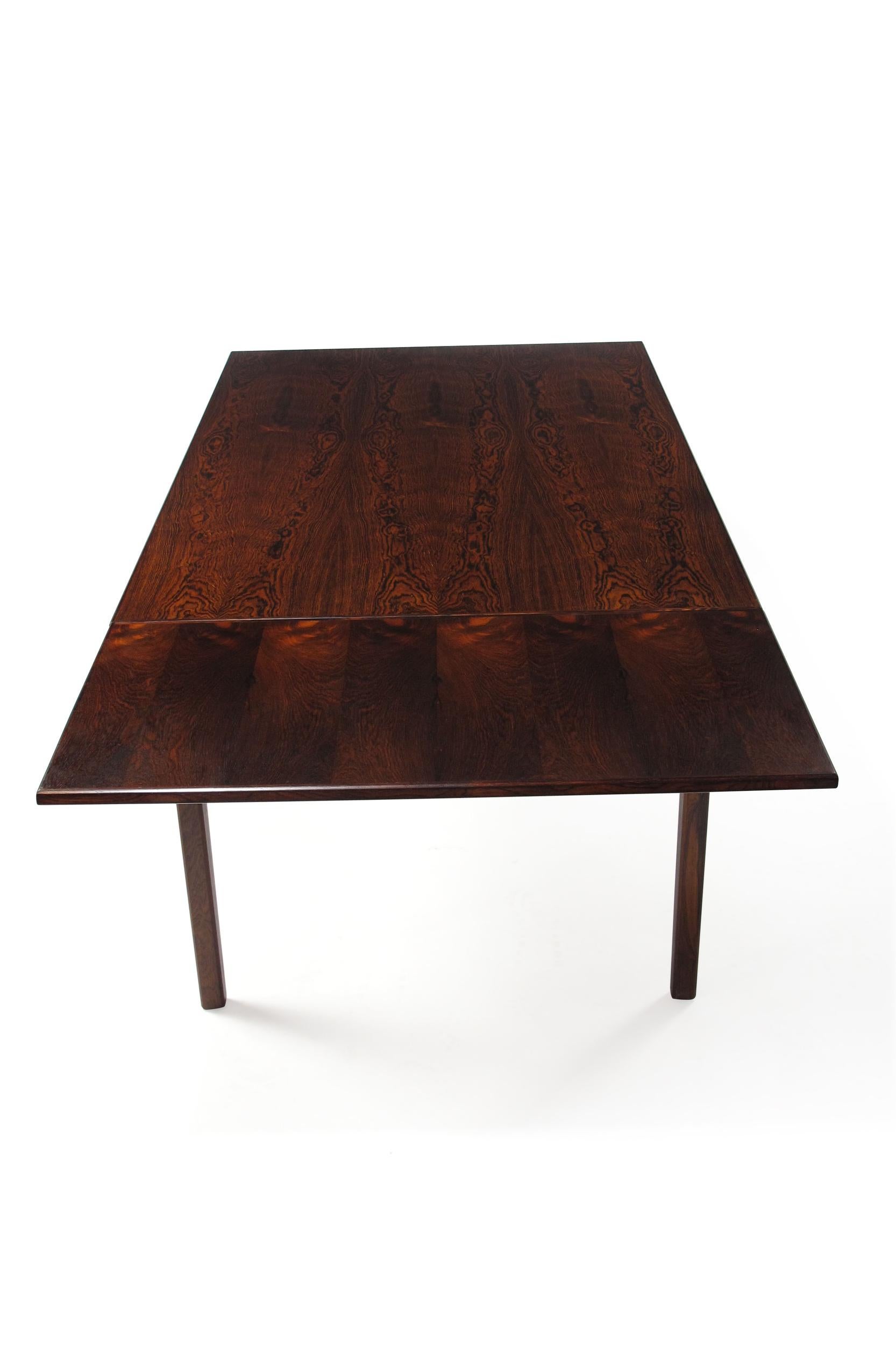 Midcentury Brazilian Rosewood Dining with Dramatic Grain In Excellent Condition In Oakland, CA