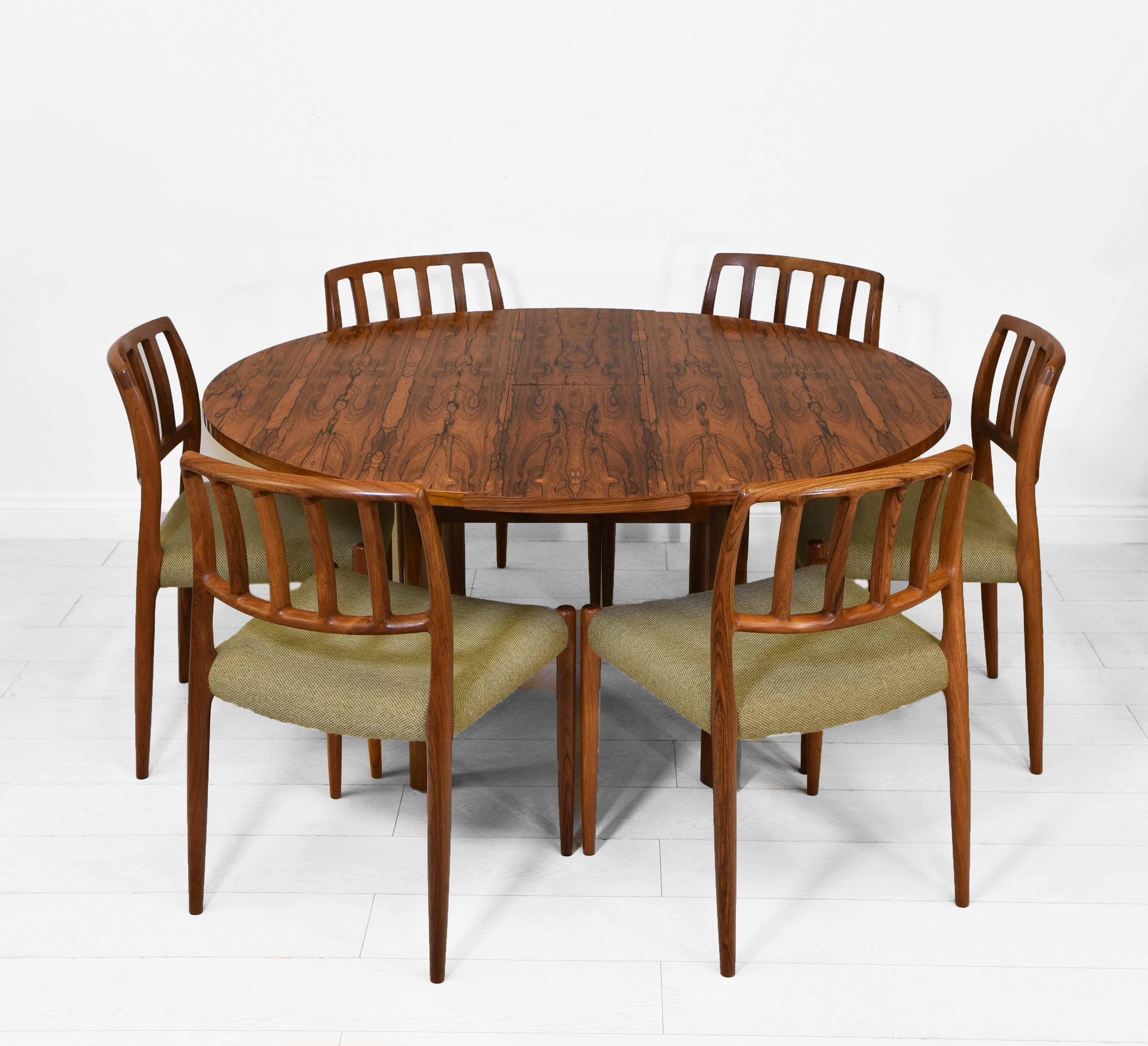British Mid Century Rosewood Extending Circular Dining Table 