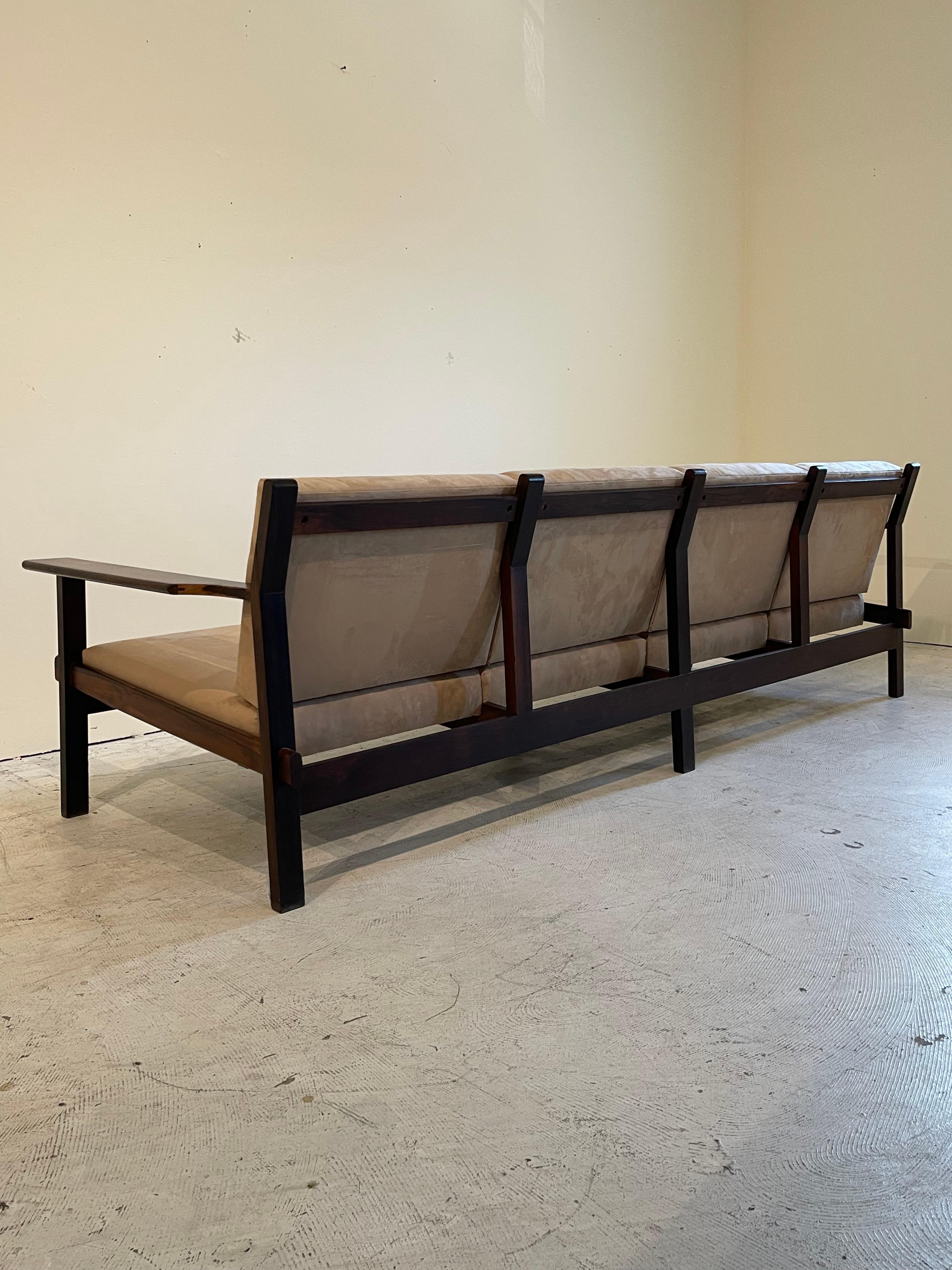 Canapé en palissandre brésilien du milieu du siècle par Celina Decorações, années 1960 en vente 3