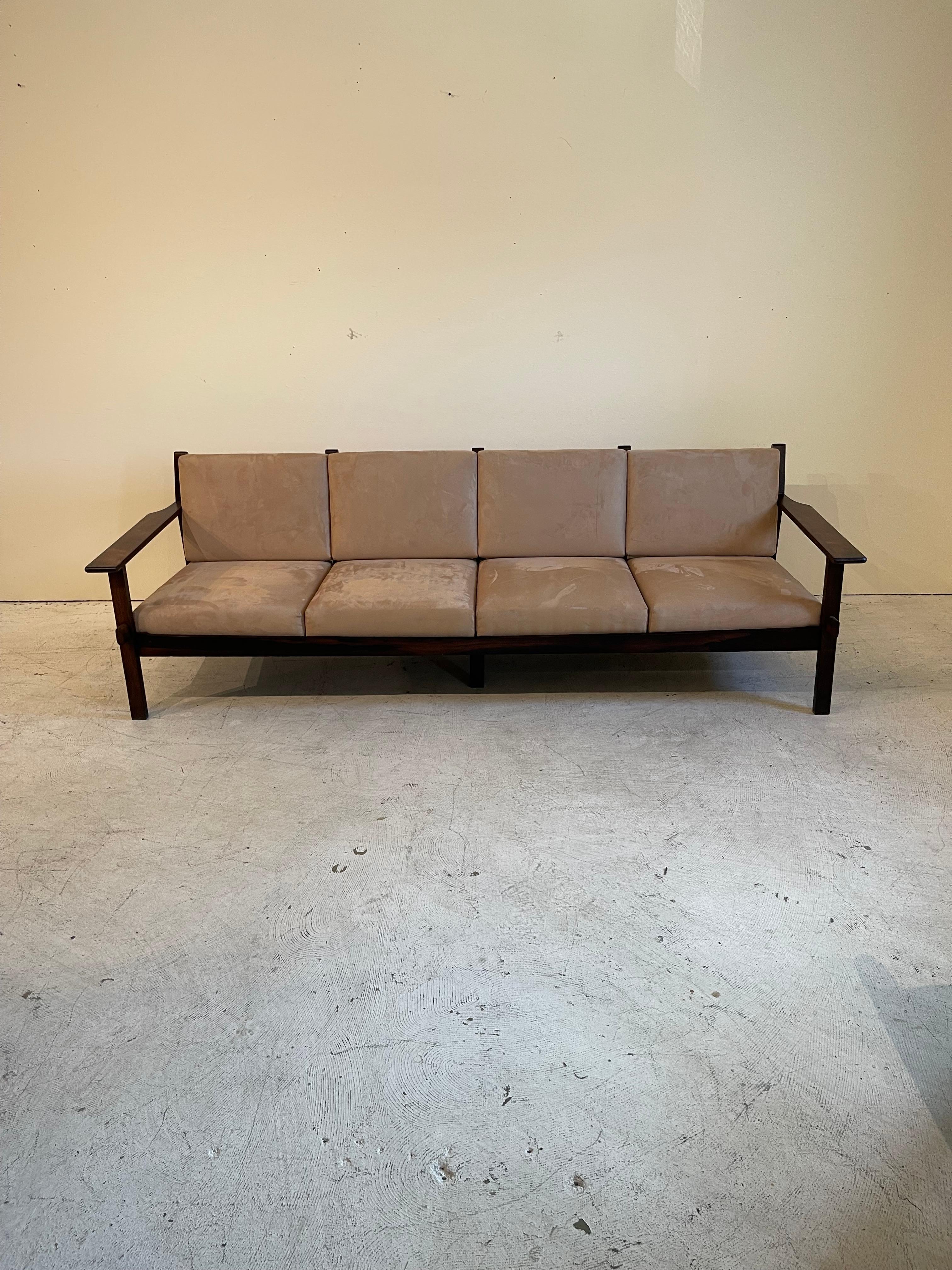 Mid-Century Modern Canapé en palissandre brésilien du milieu du siècle par Celina Decorações, années 1960 en vente