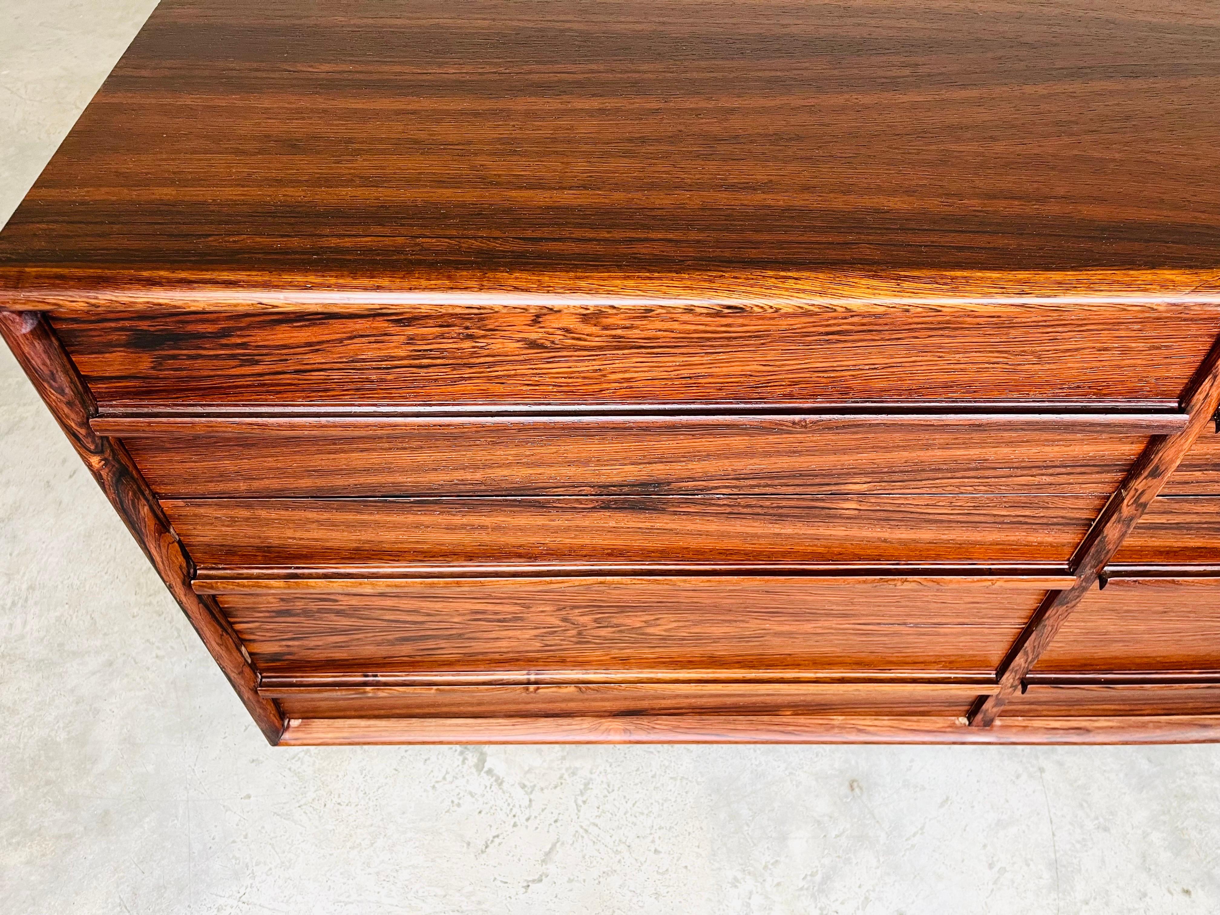 Midcentury Brazilian Rosewood Triple Dresser After Arne Vodder, Canada, Ca 1970 In Excellent Condition For Sale In Southampton, NJ