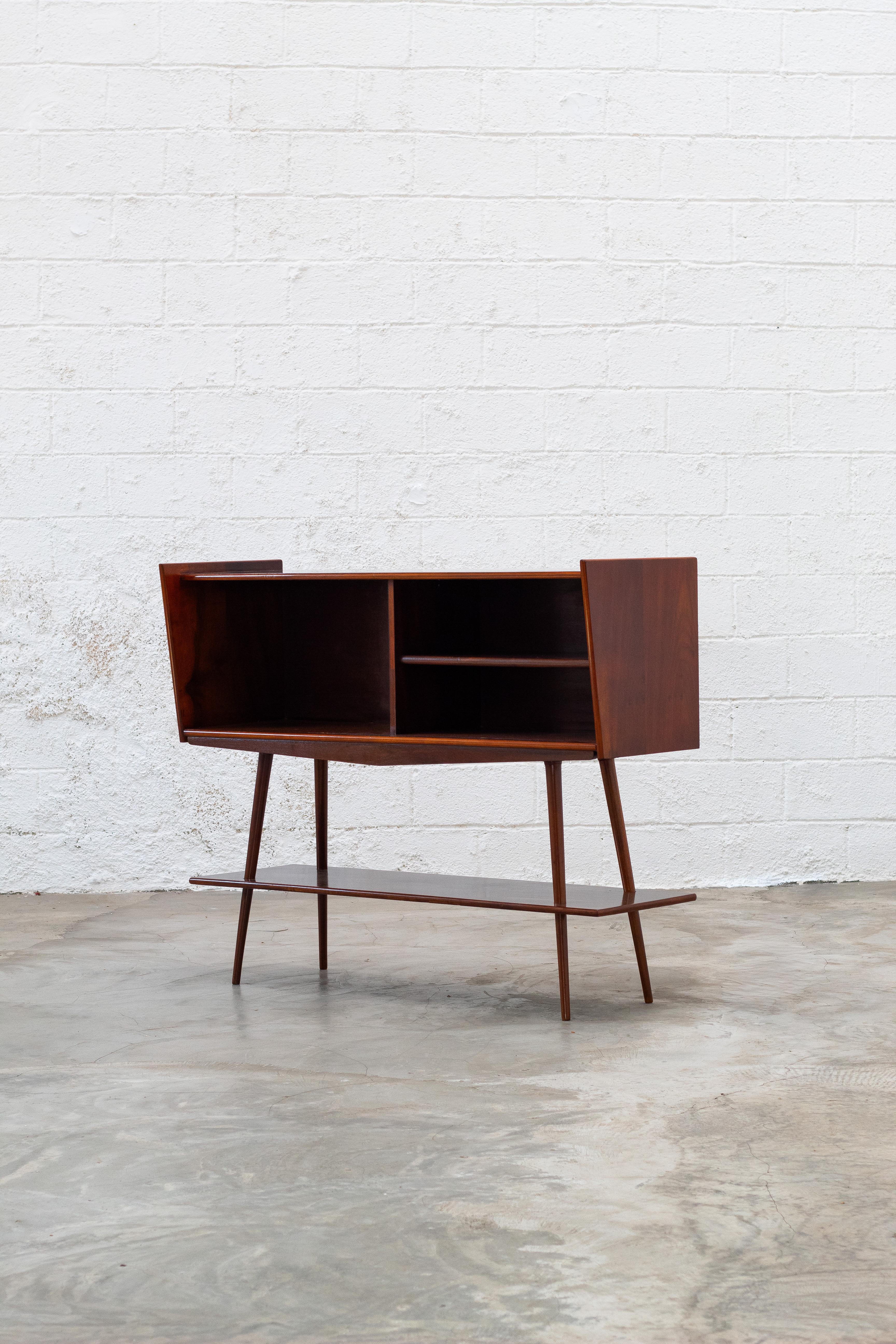 Mid-Century Brazilian Solid and Veneered Imbuia Sideboard by Móveis Cimo In Good Condition For Sale In São Paulo, BR