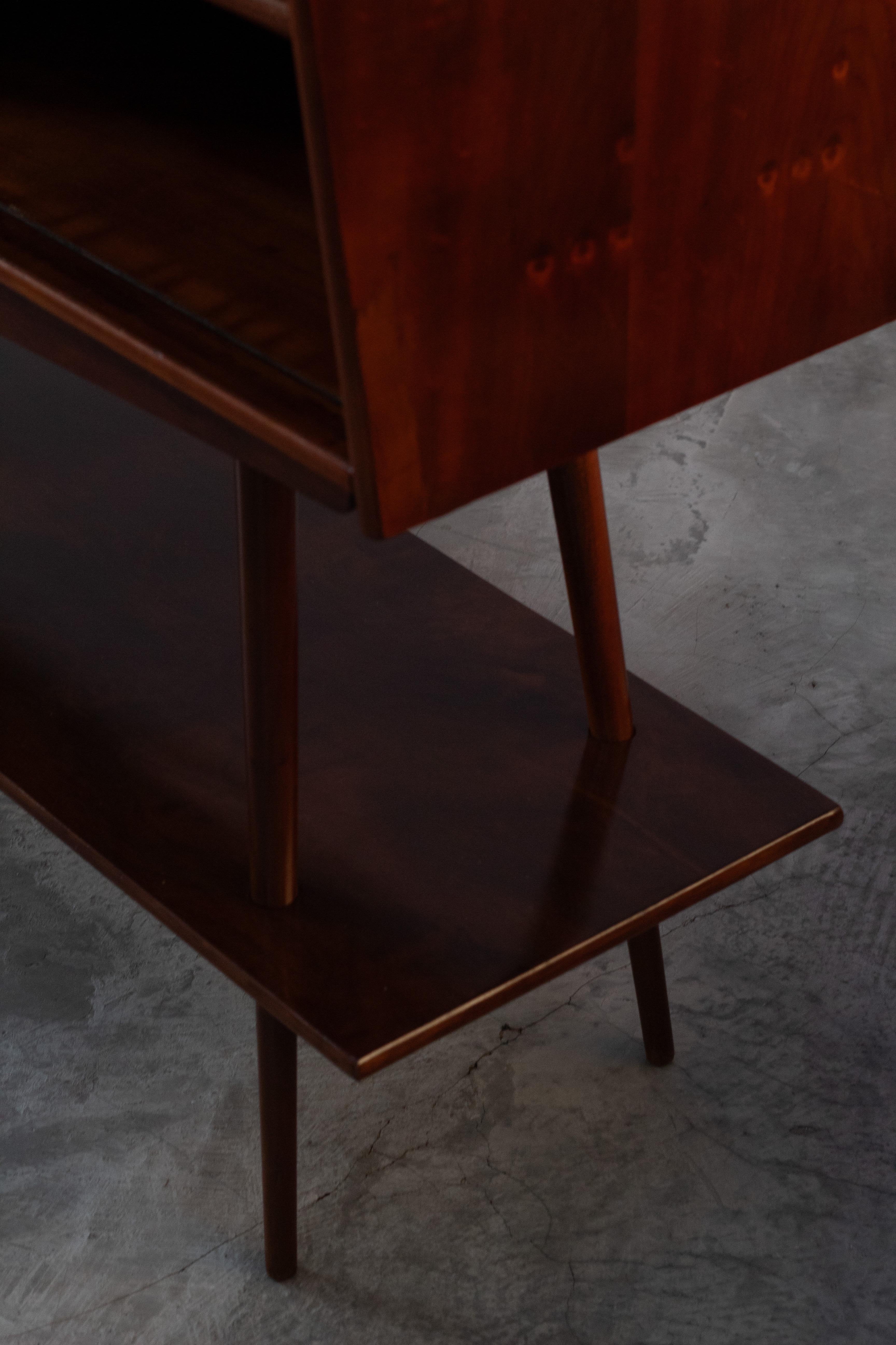 Mid-Century Brazilian Solid and Veneered Imbuia Sideboard by Móveis Cimo For Sale 1