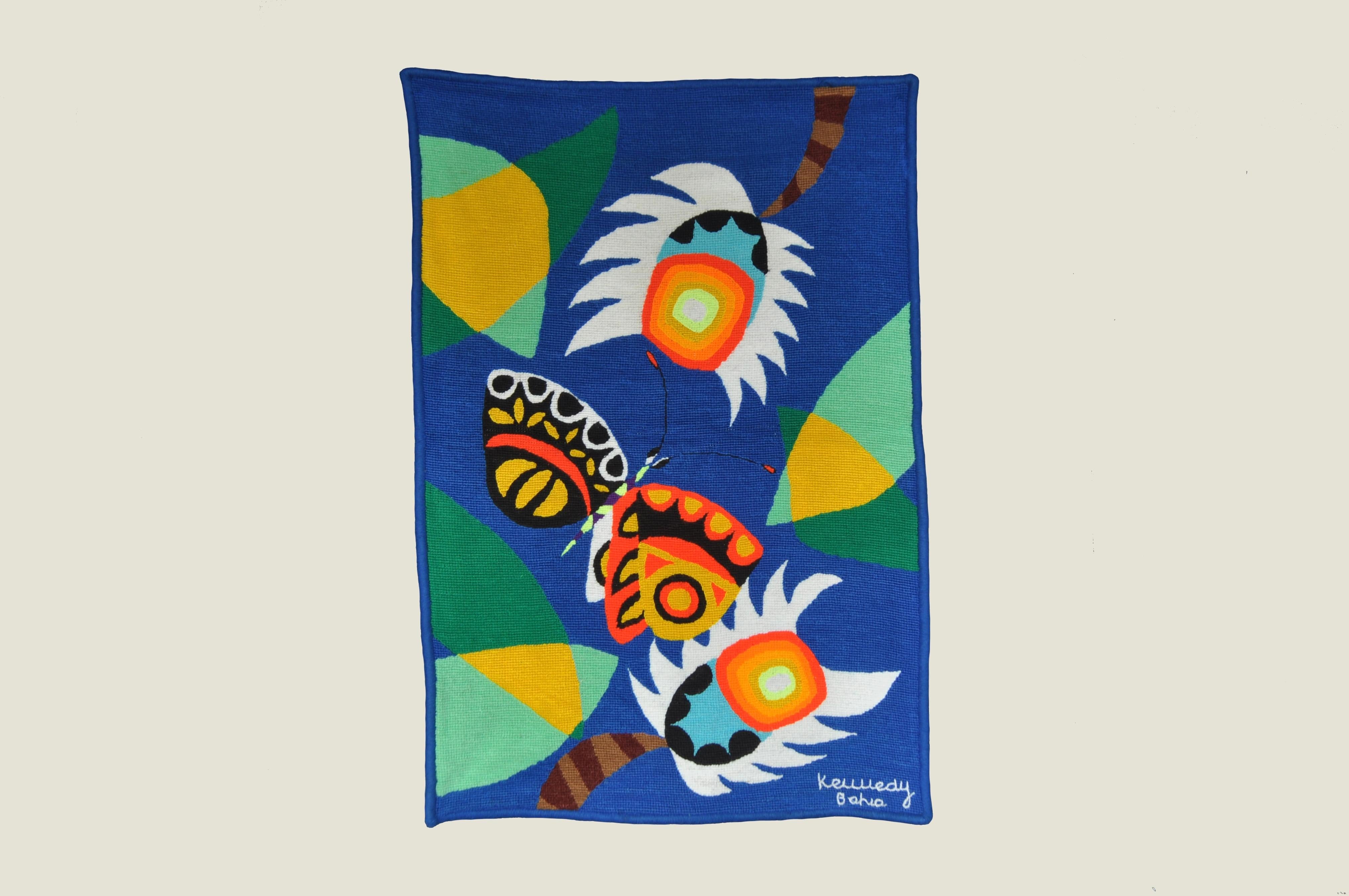 Tapestry in wool by the Chilean artist based in Brazil Kennedy Bahia. 

Kennedy, born in 1929 in Valparaiso, Chile, was a mining engineer in his country. He came into contact with the exoticism of the Brazilian fauna and flora for the first time
