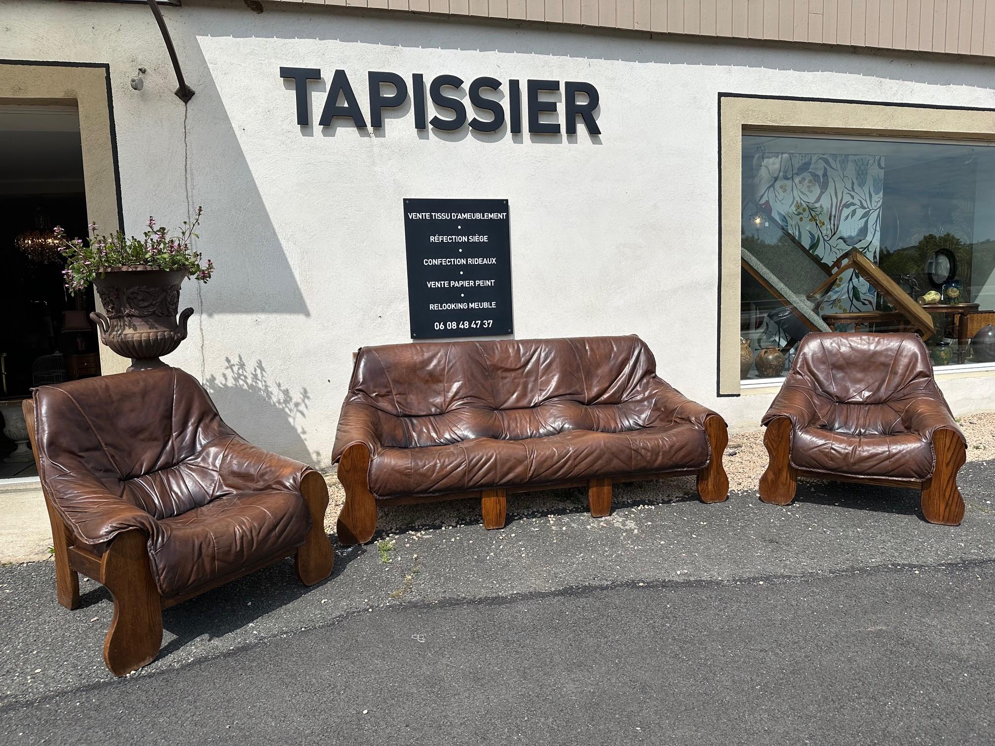 Very beautiful vintage living room set from the 70s Brazilian brutalist style in leather and oak composed of a 3-seater living room and two armchairs. Good condition and very comfortable. 
The leather seat is treated like a cushion in the shape of