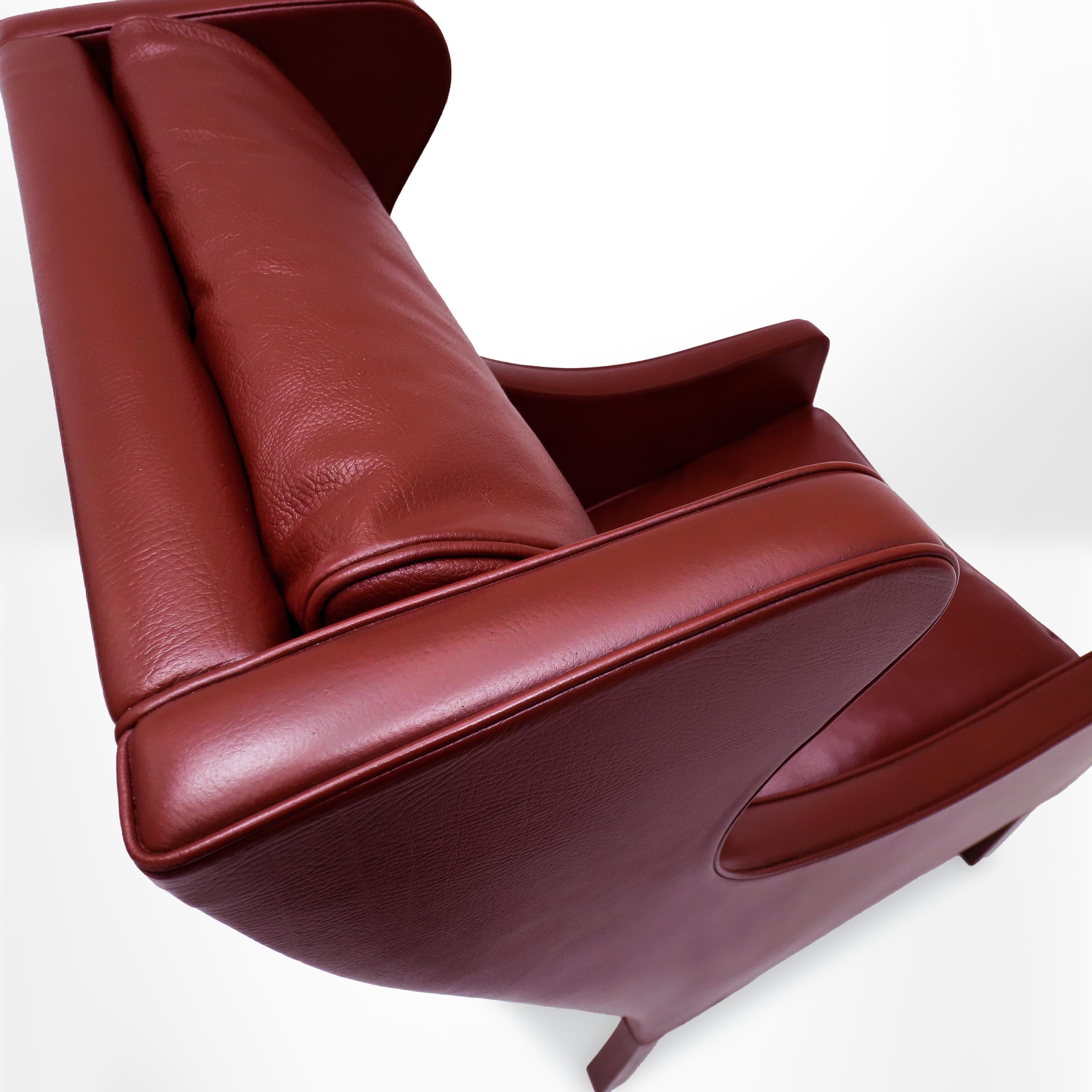 Mid Century Børge Mogensen 2204 Leather Wing Back Armchair for Fredericia For Sale 2