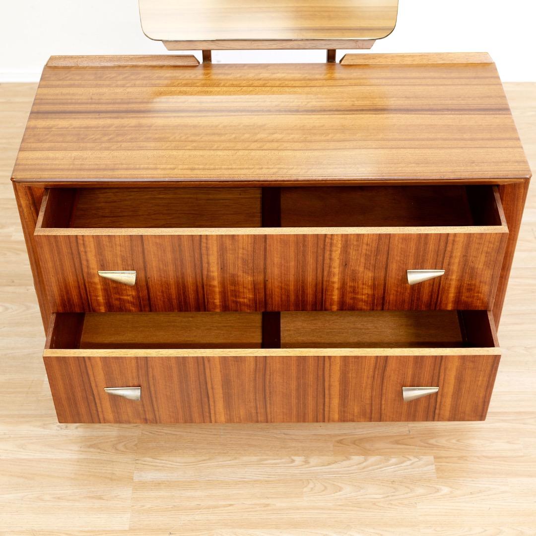 Mid Century British Design Palisander Eitelkeit Kommode (Moderne der Mitte des Jahrhunderts) im Angebot