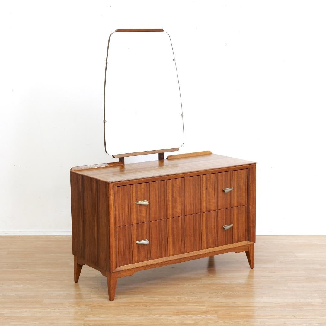Mid Century British Design Palisander Eitelkeit Kommode im Zustand „Gut“ im Angebot in Los Angeles, CA
