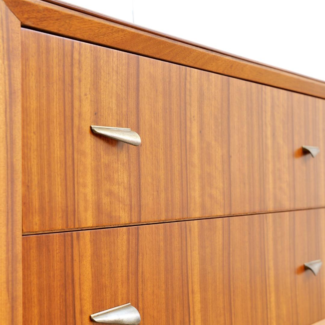 Mid Century British Design Palisander Eitelkeit Kommode im Angebot 2
