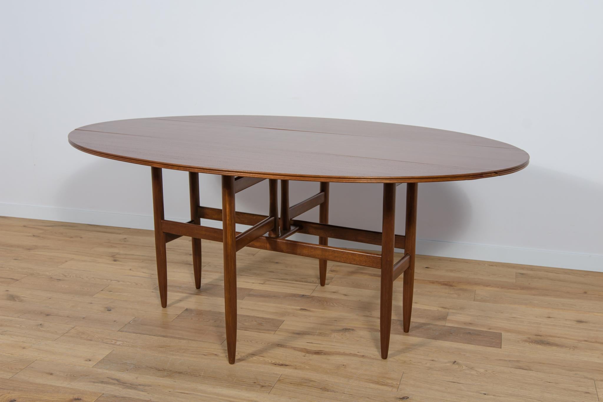 Mid-Century British Extendable Dining Table, 1960s For Sale 4