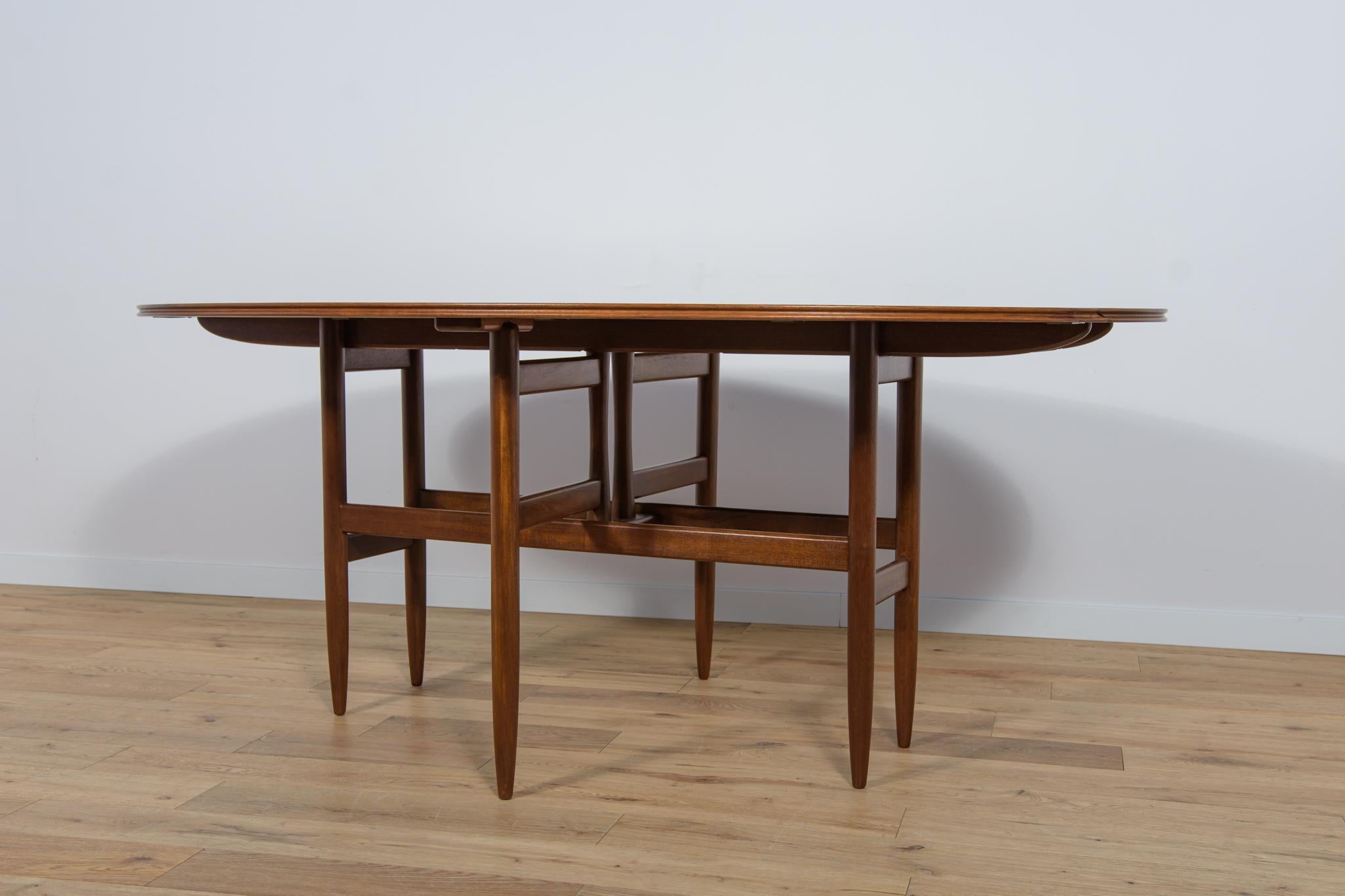 Mid-Century British Extendable Dining Table, 1960s For Sale 5