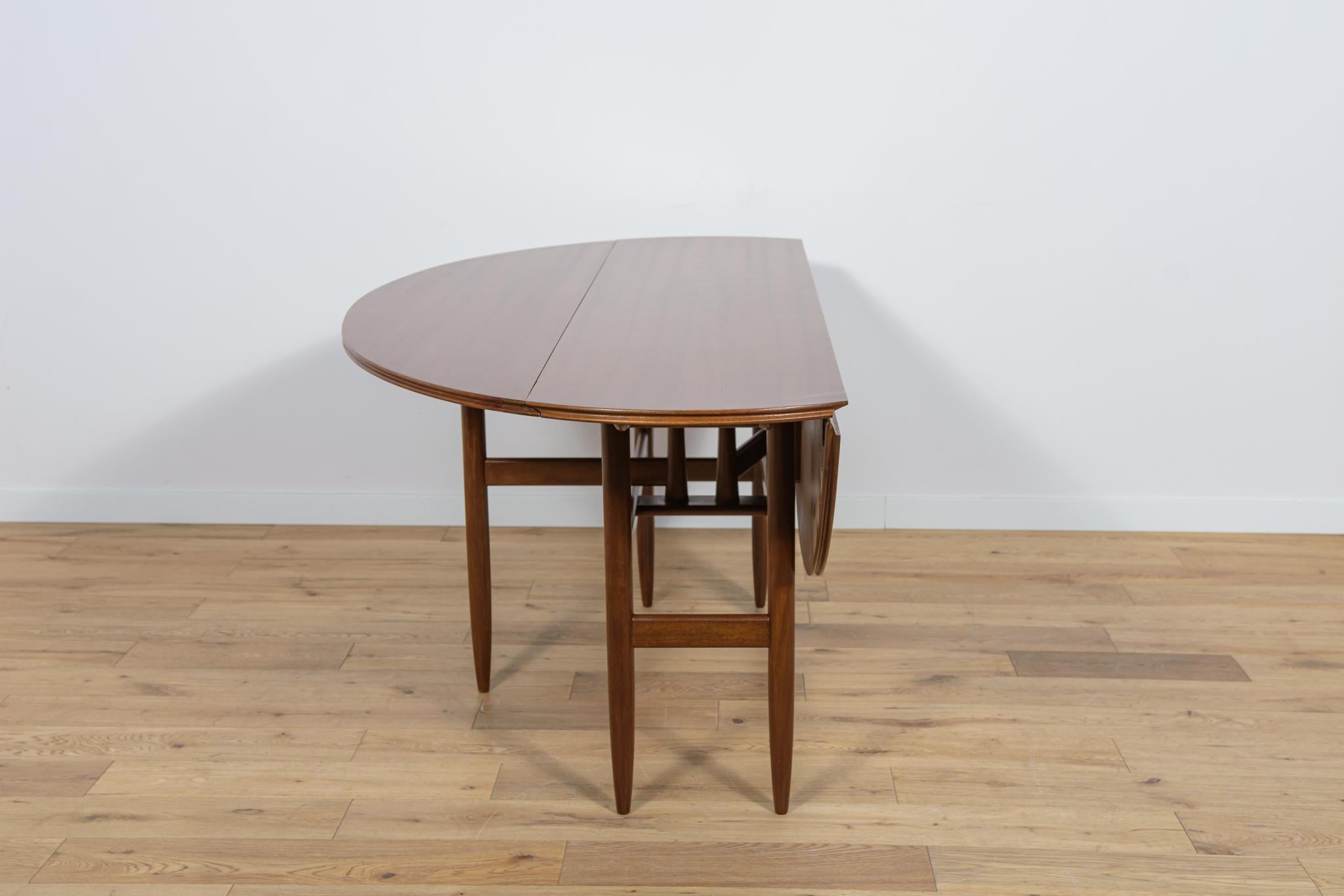 Mid-Century British Extendable Dining Table, 1960s For Sale at 1stDibs