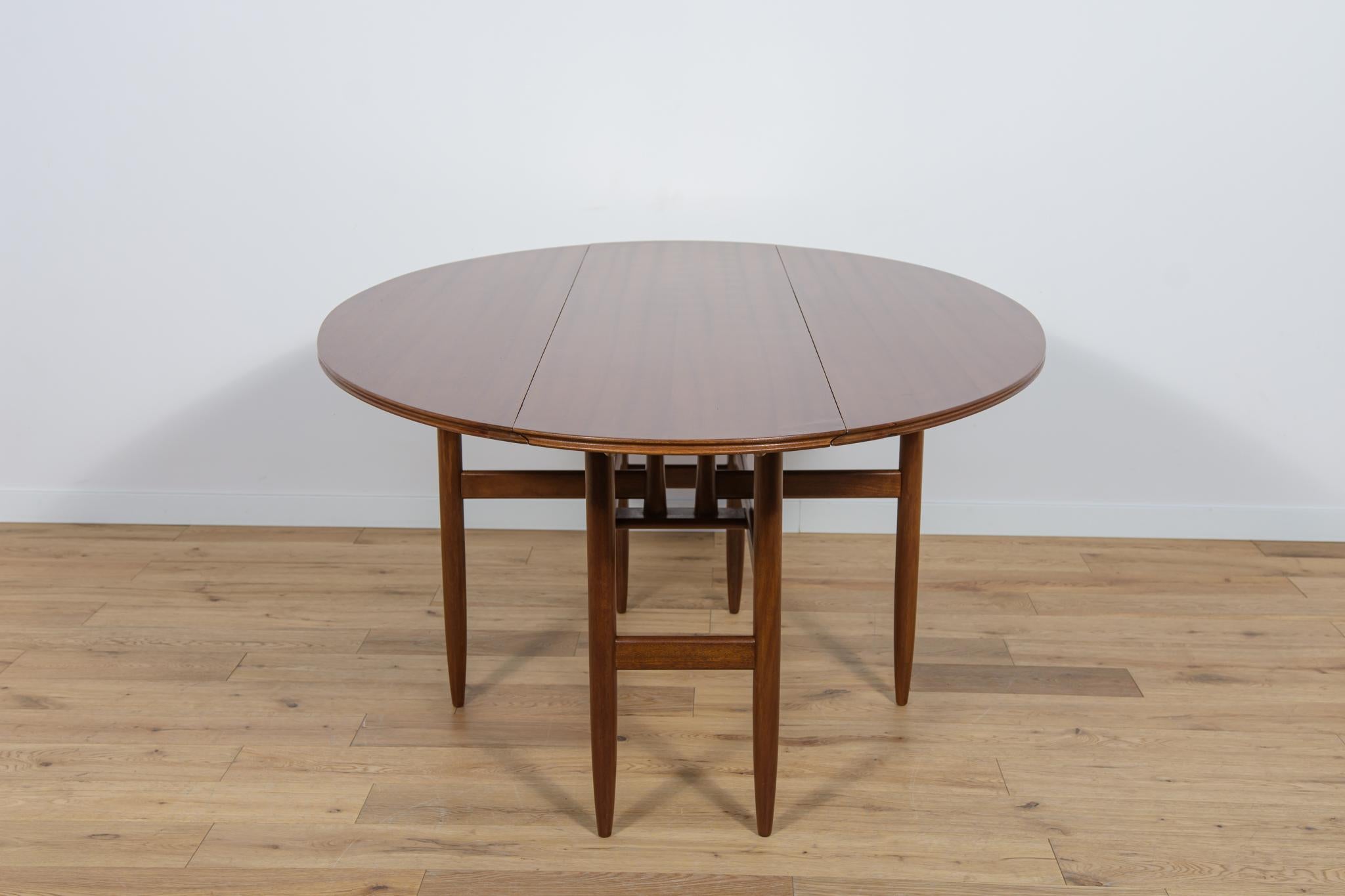 Mid-20th Century Mid-Century British Extendable Dining Table, 1960s For Sale