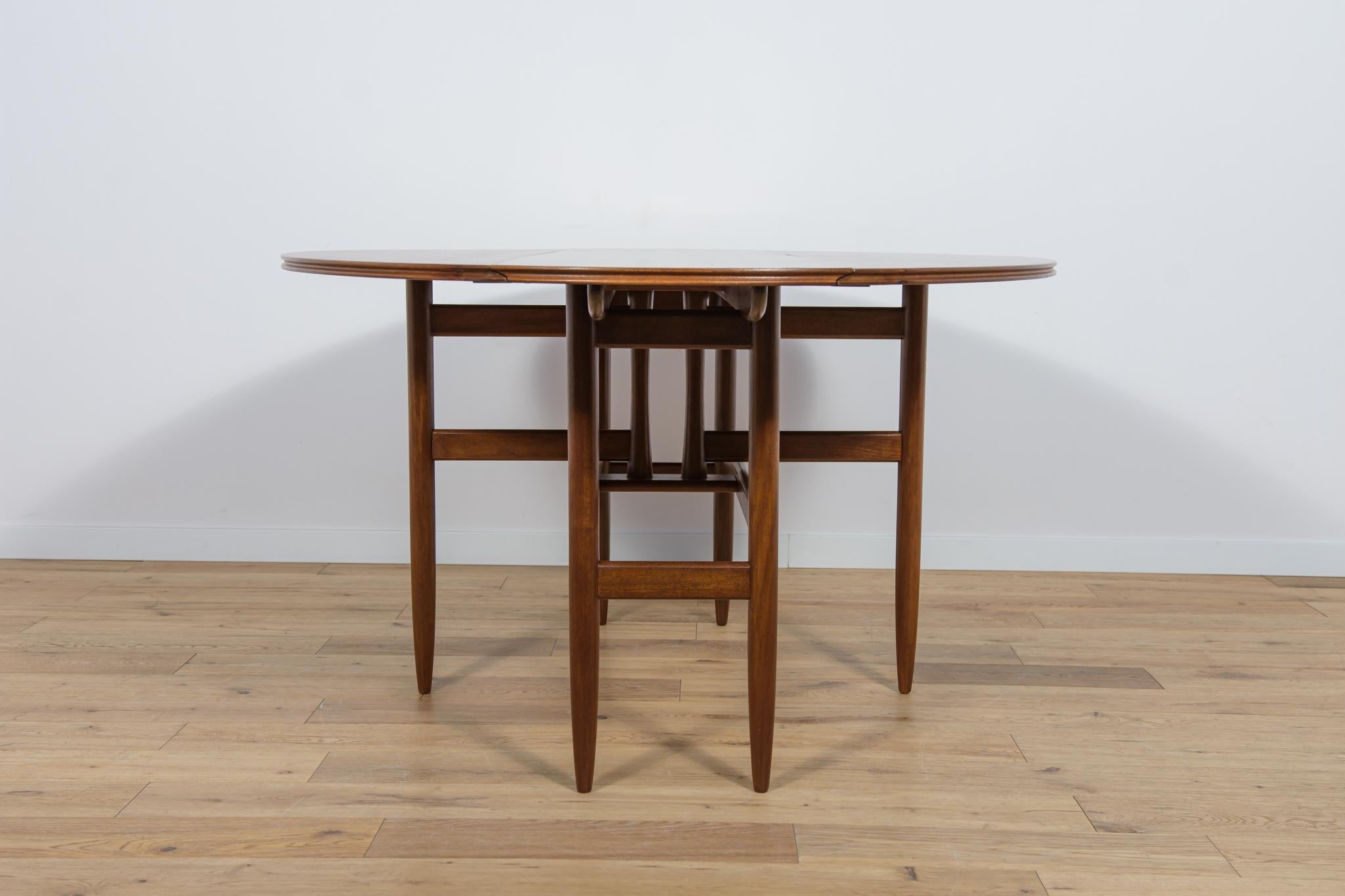 Mahogany Mid-Century British Extendable Dining Table, 1960s For Sale