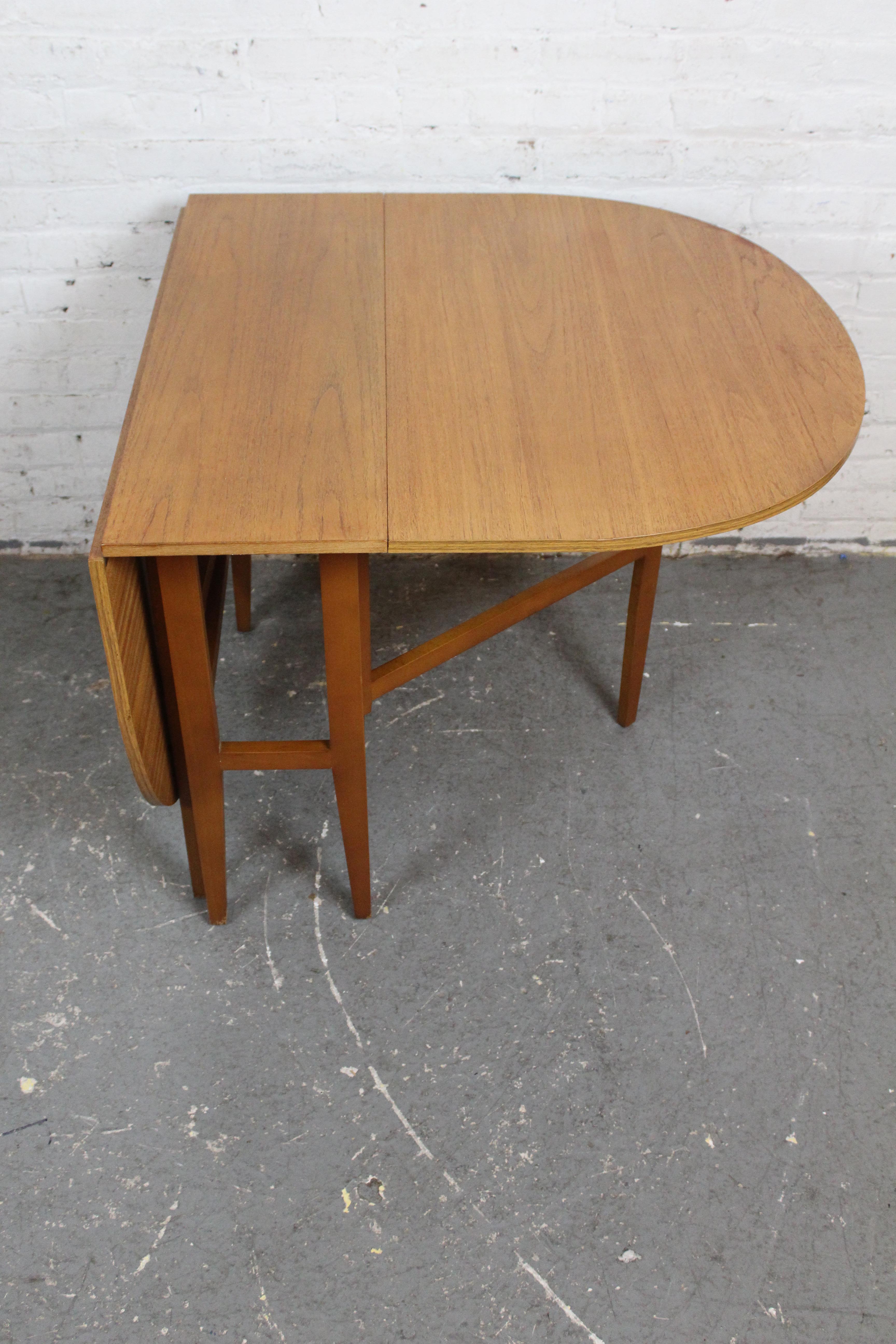 Britisches Mid-Century-Modern-Tropfenblatt von McIntosh (Holz) im Angebot