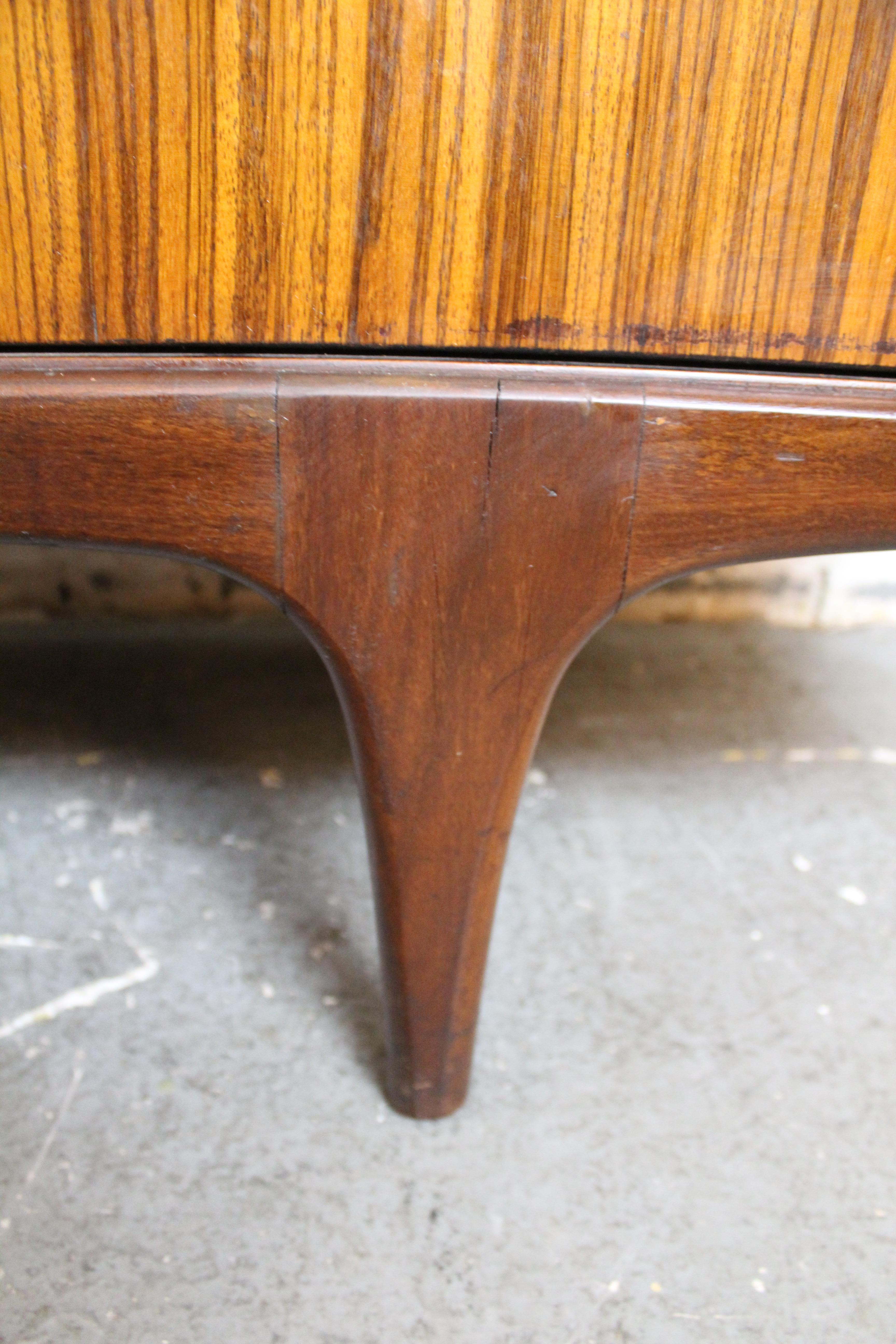 Buffet moderne britannique du milieu du siècle dernier de Tom Robertson pour McIntosh Scotland en vente 6