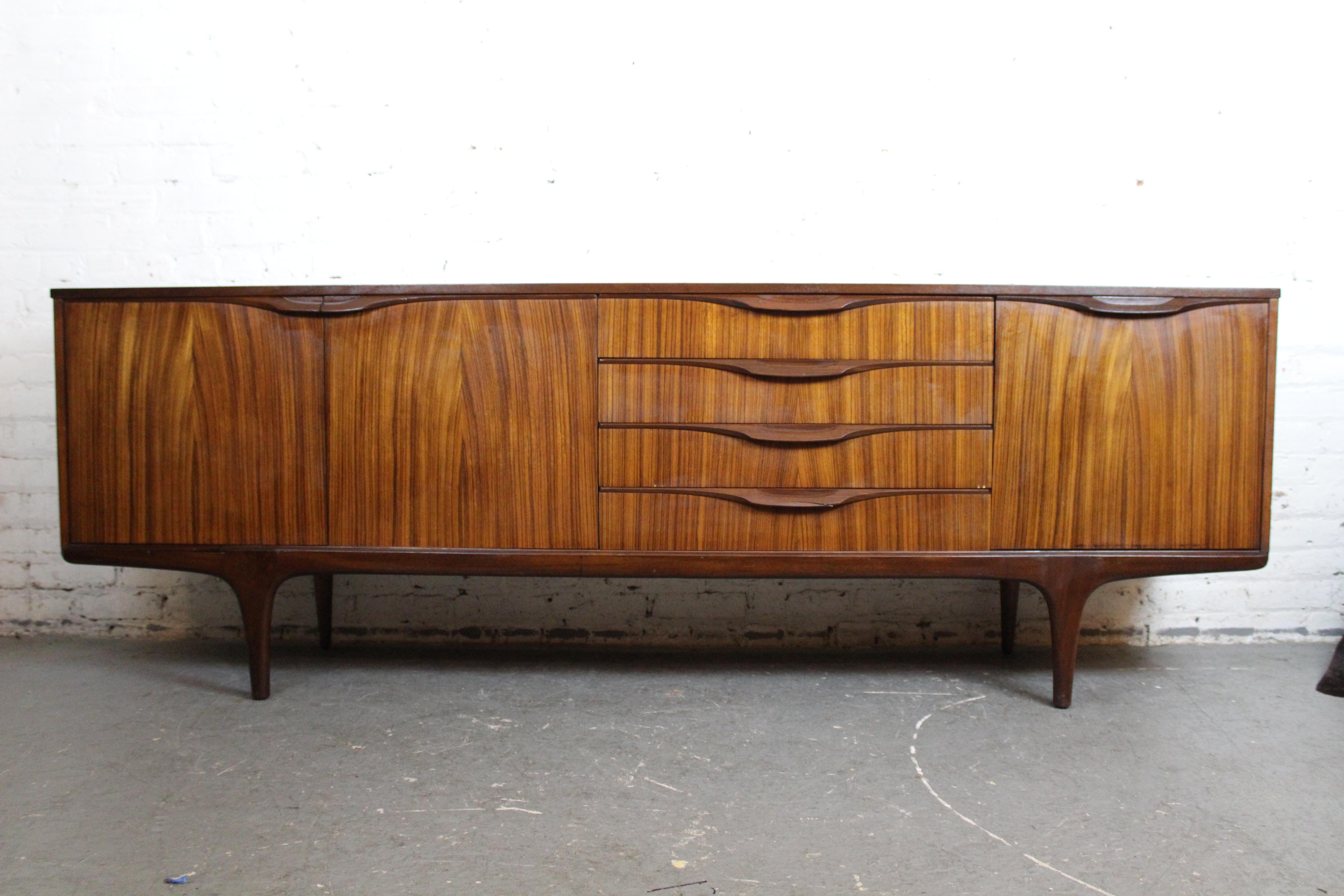 Buffet moderne britannique du milieu du siècle dernier de Tom Robertson pour McIntosh Scotland en vente 12