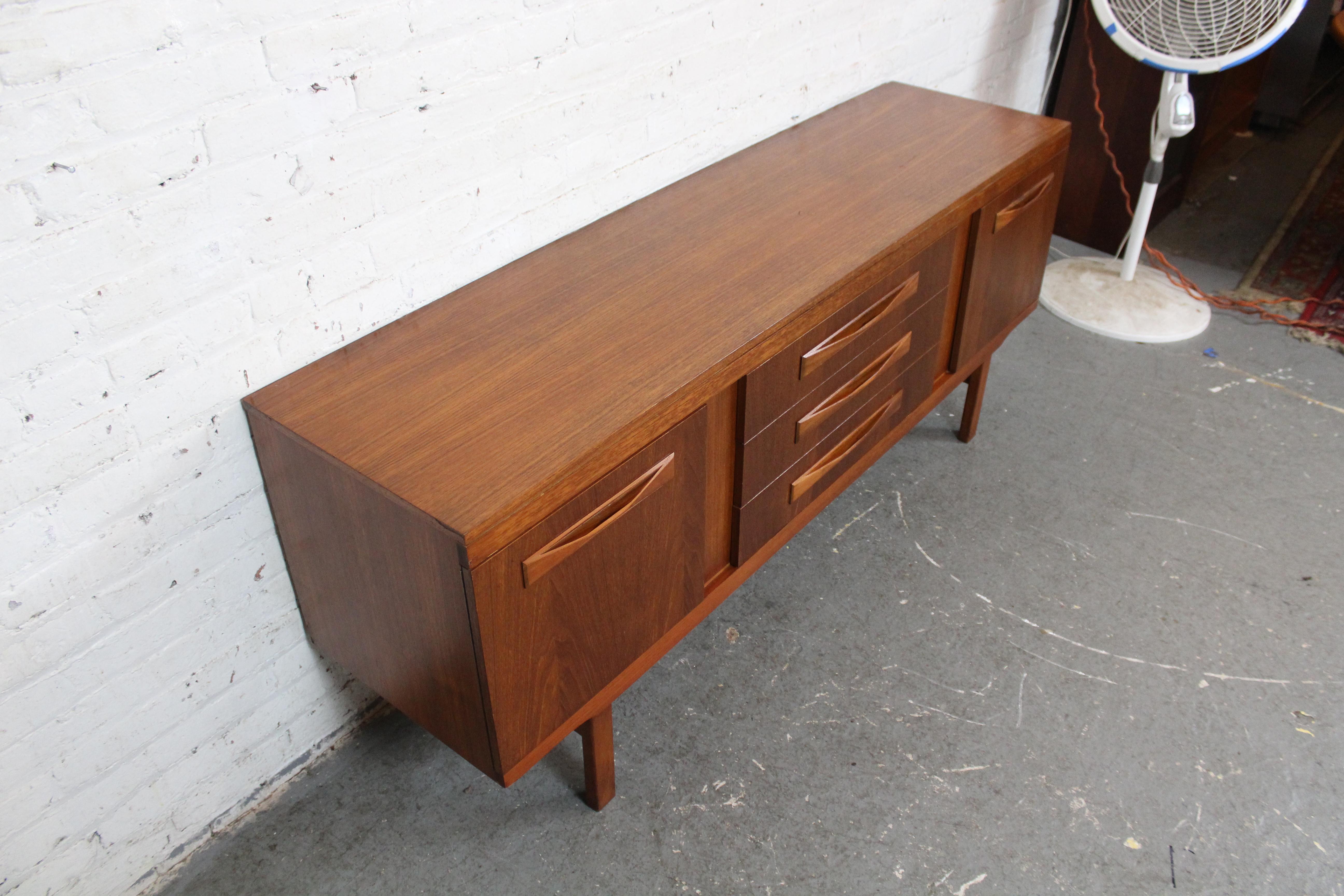 Britannique Buffet en teck Modernity British Mid-Century