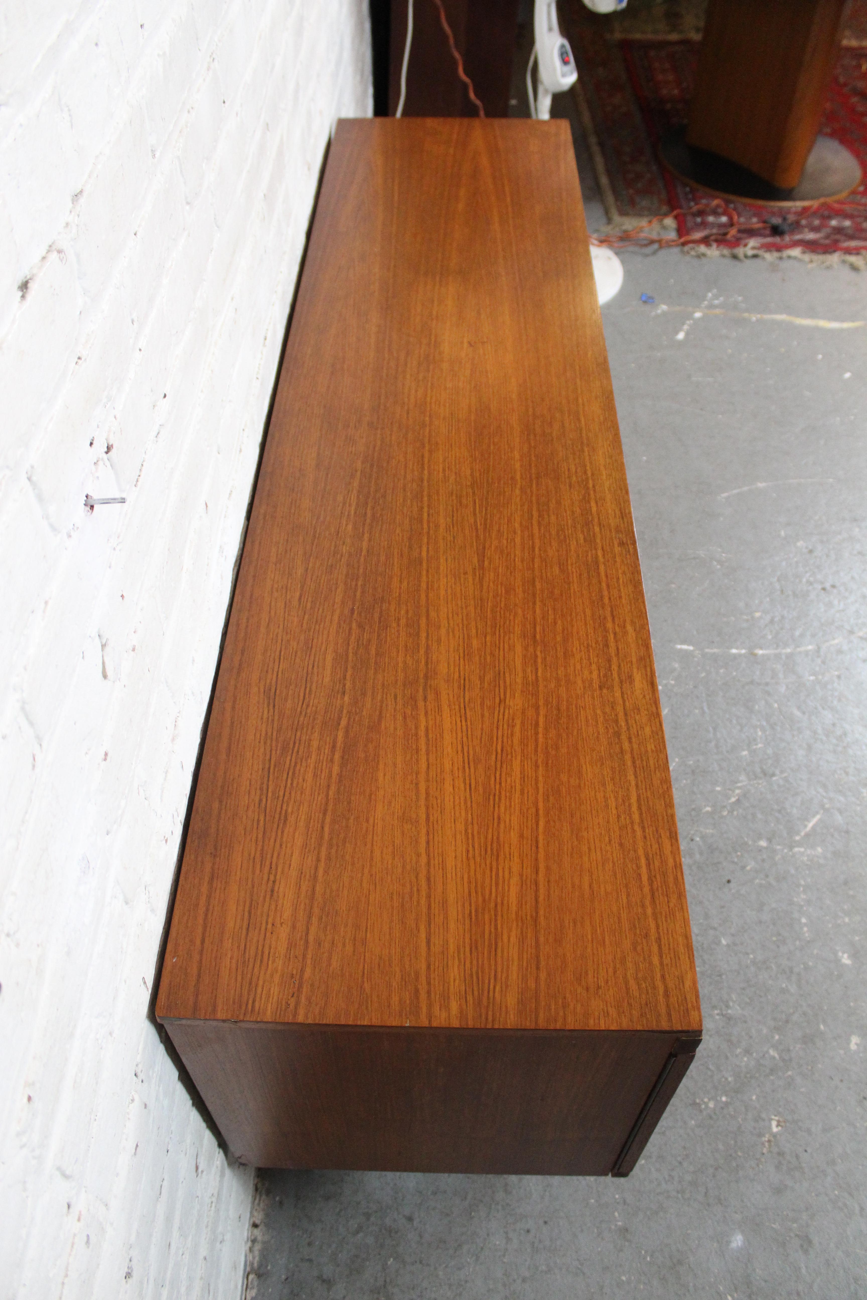 Sculpté Buffet en teck Modernity British Mid-Century