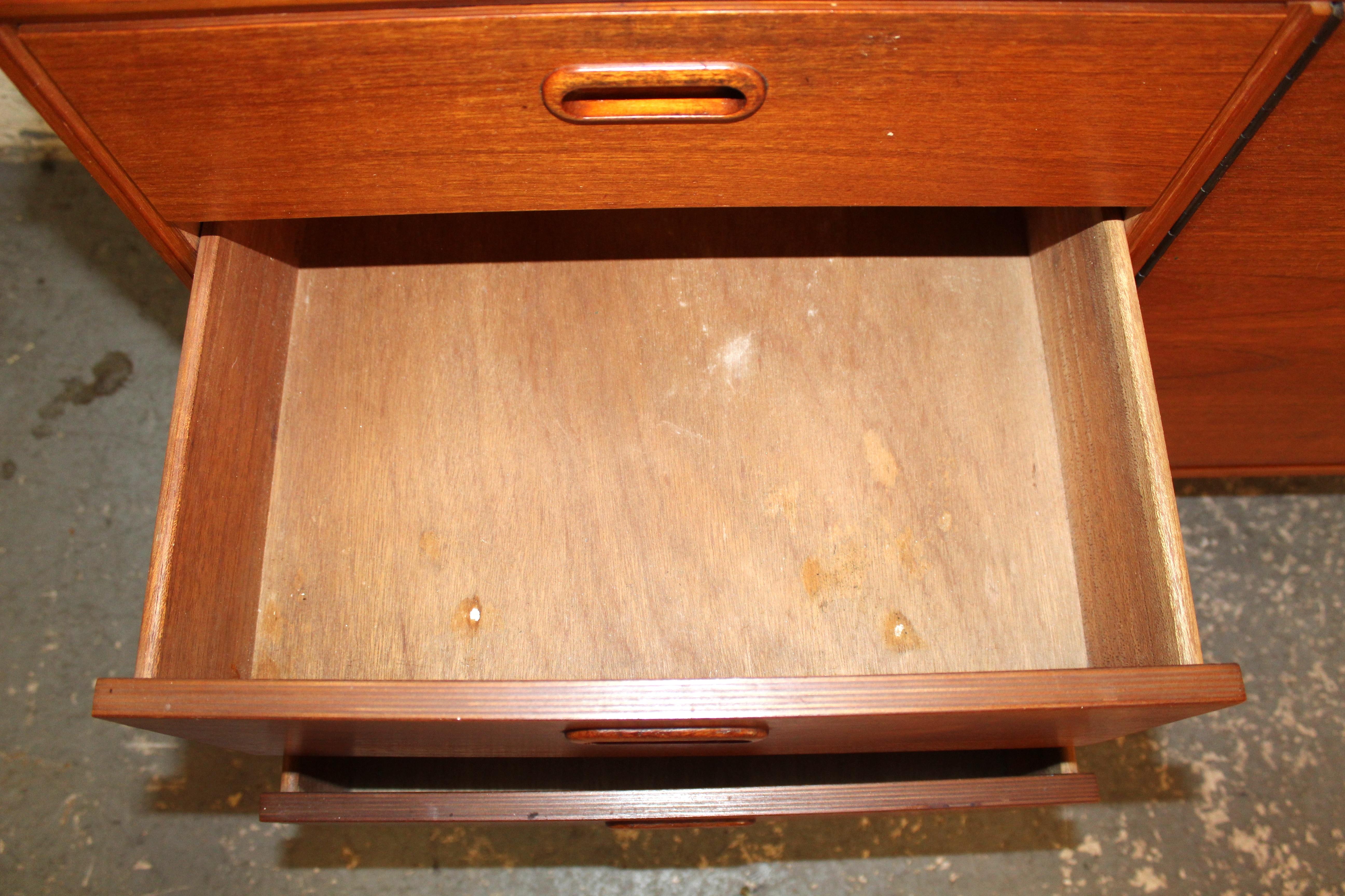 Credenza in teak inglese di metà secolo di Avalon Yatton in vendita 6