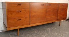 Credenza in teak inglese di metà secolo di Avalon Yatton