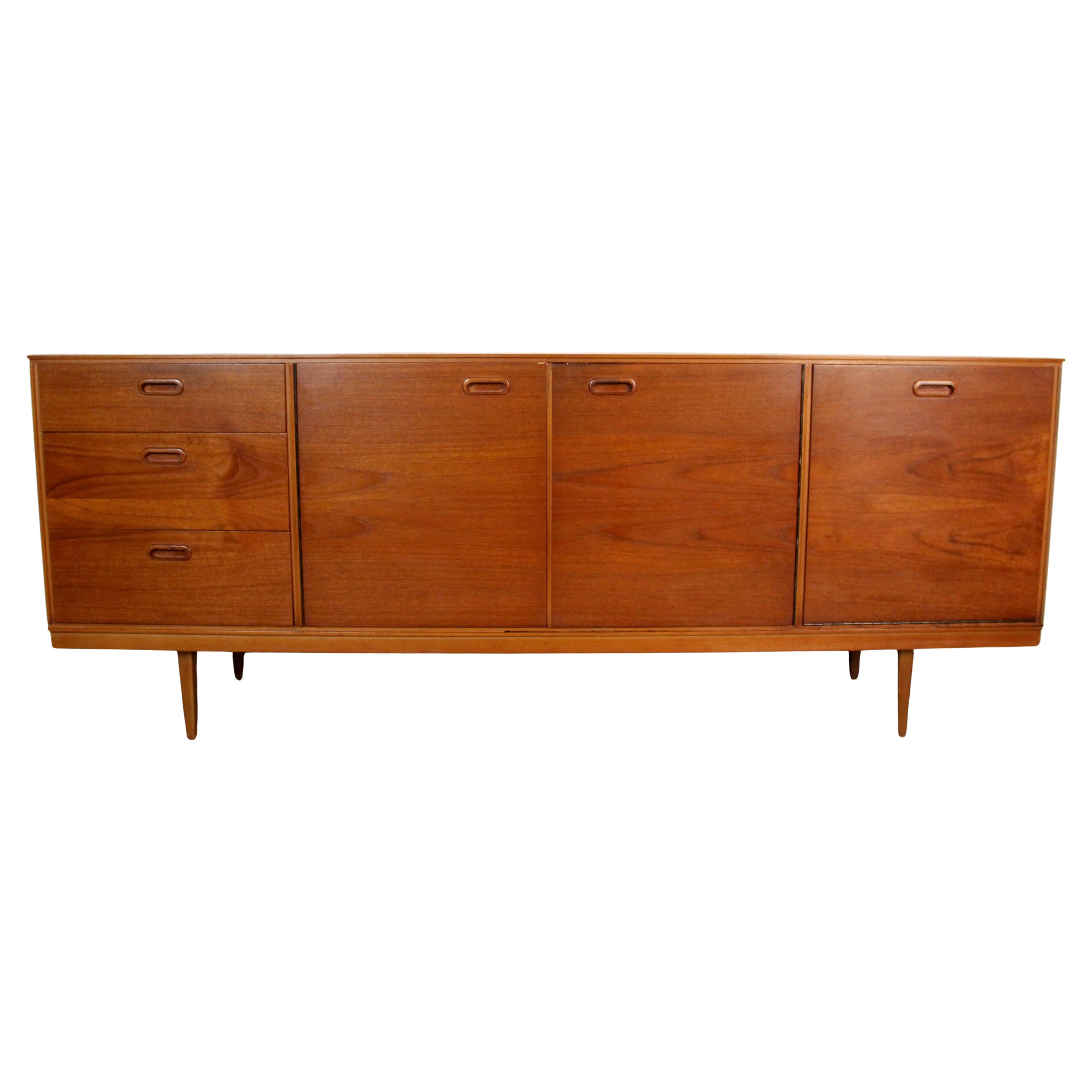 Credenza in teak inglese di metà secolo di Avalon Yatton in vendita