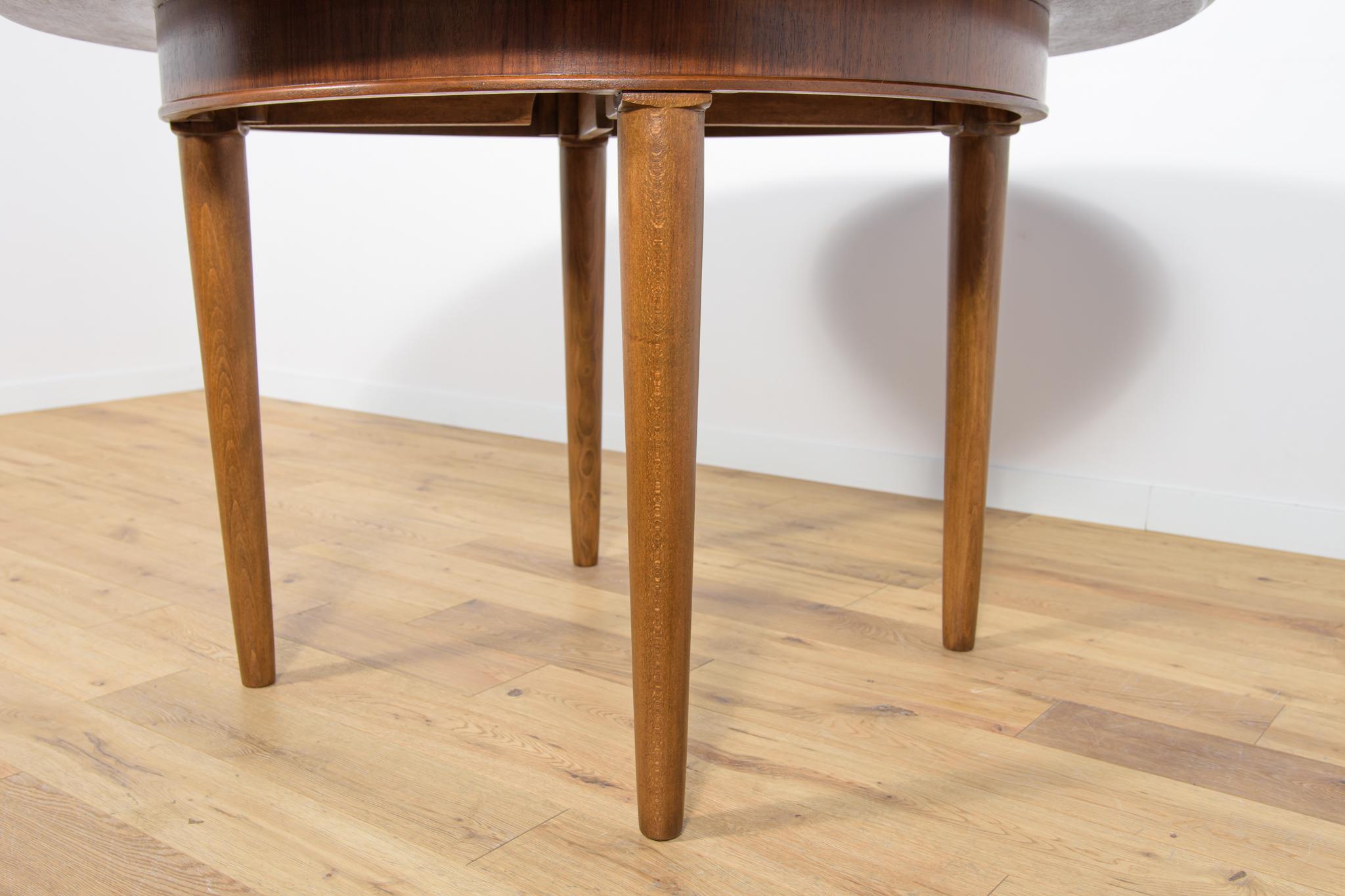 Mid-Century British Teak Dining Table, 1950s In Excellent Condition For Sale In GNIEZNO, 30
