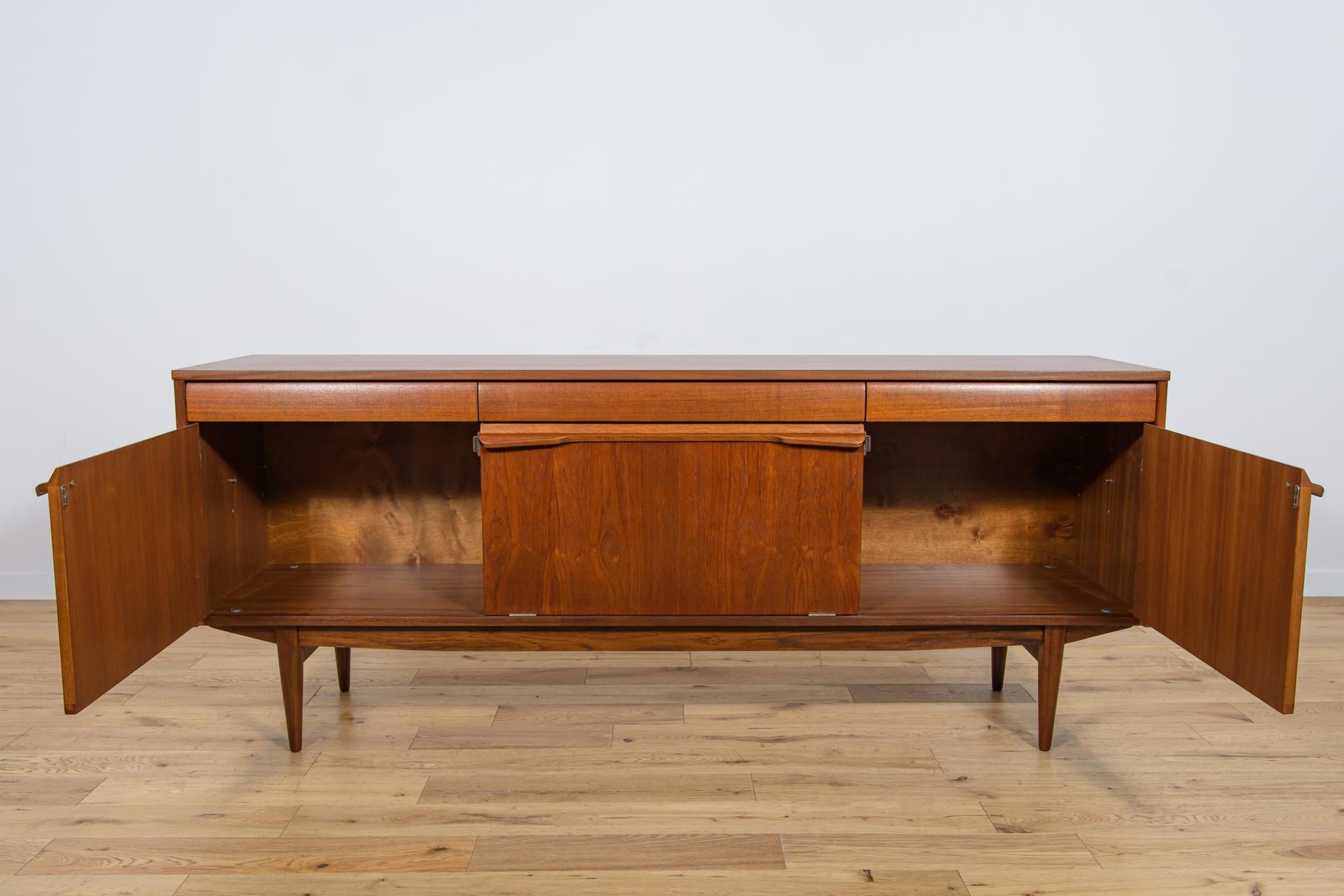 Mid-Century British Teak Sideboard, 1960s For Sale 5