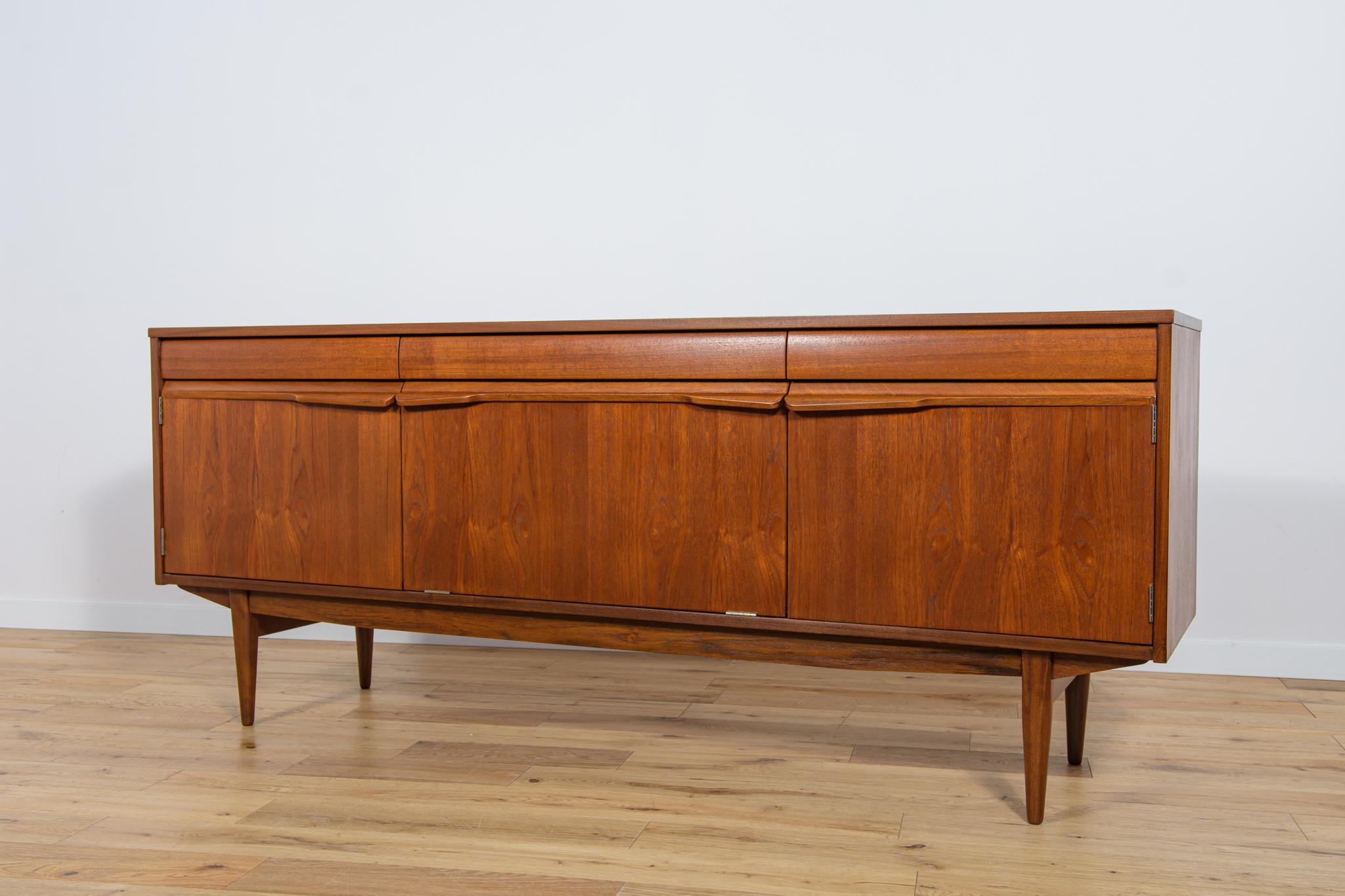 Mid-Century British Teak Sideboard, 1960s In Excellent Condition For Sale In GNIEZNO, 30