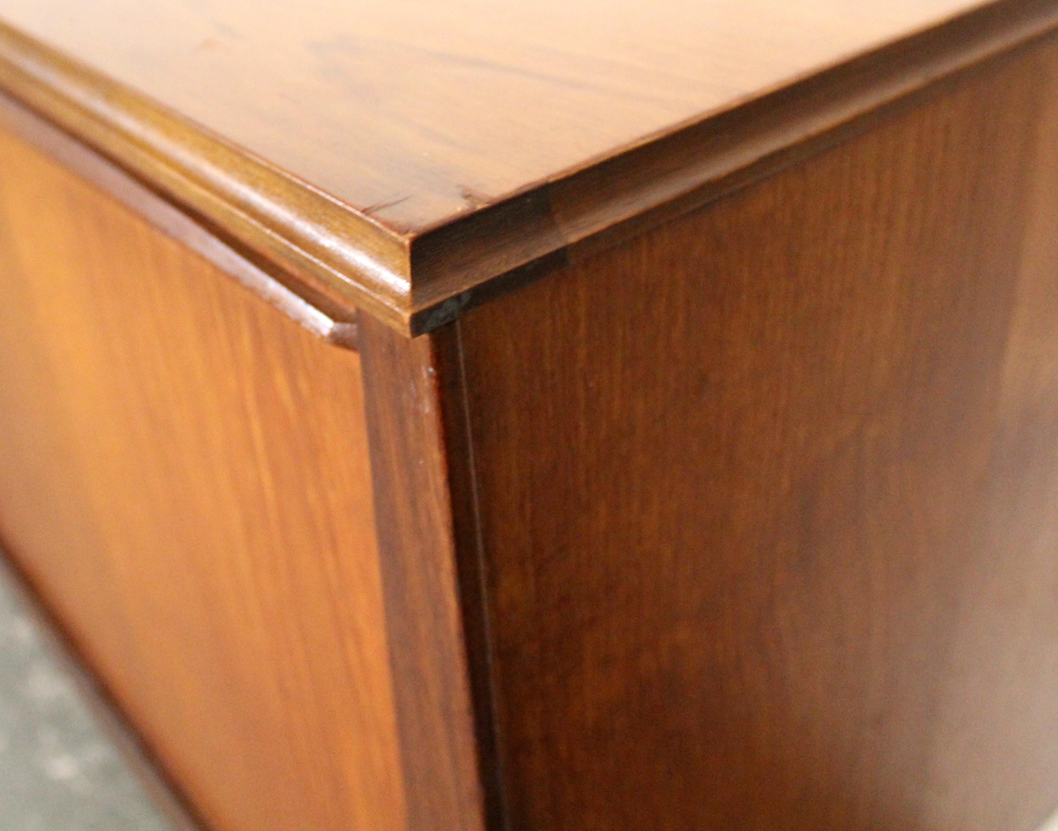 Credenza in teak inglese di metà secolo di Royal Heritage Furniture in vendita 8