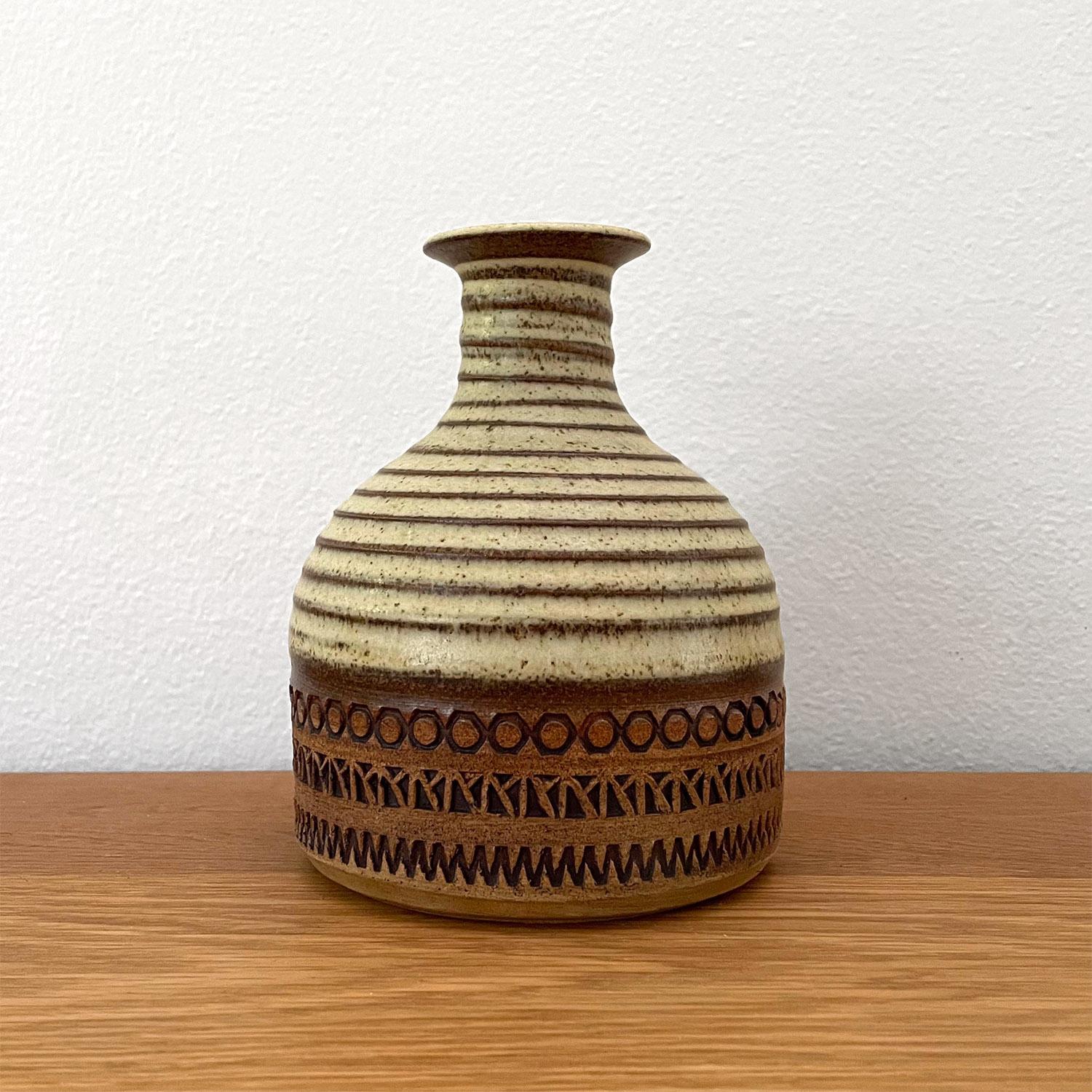 English Mid Century Broadstairs British Ceramic Pottery Vase For Sale