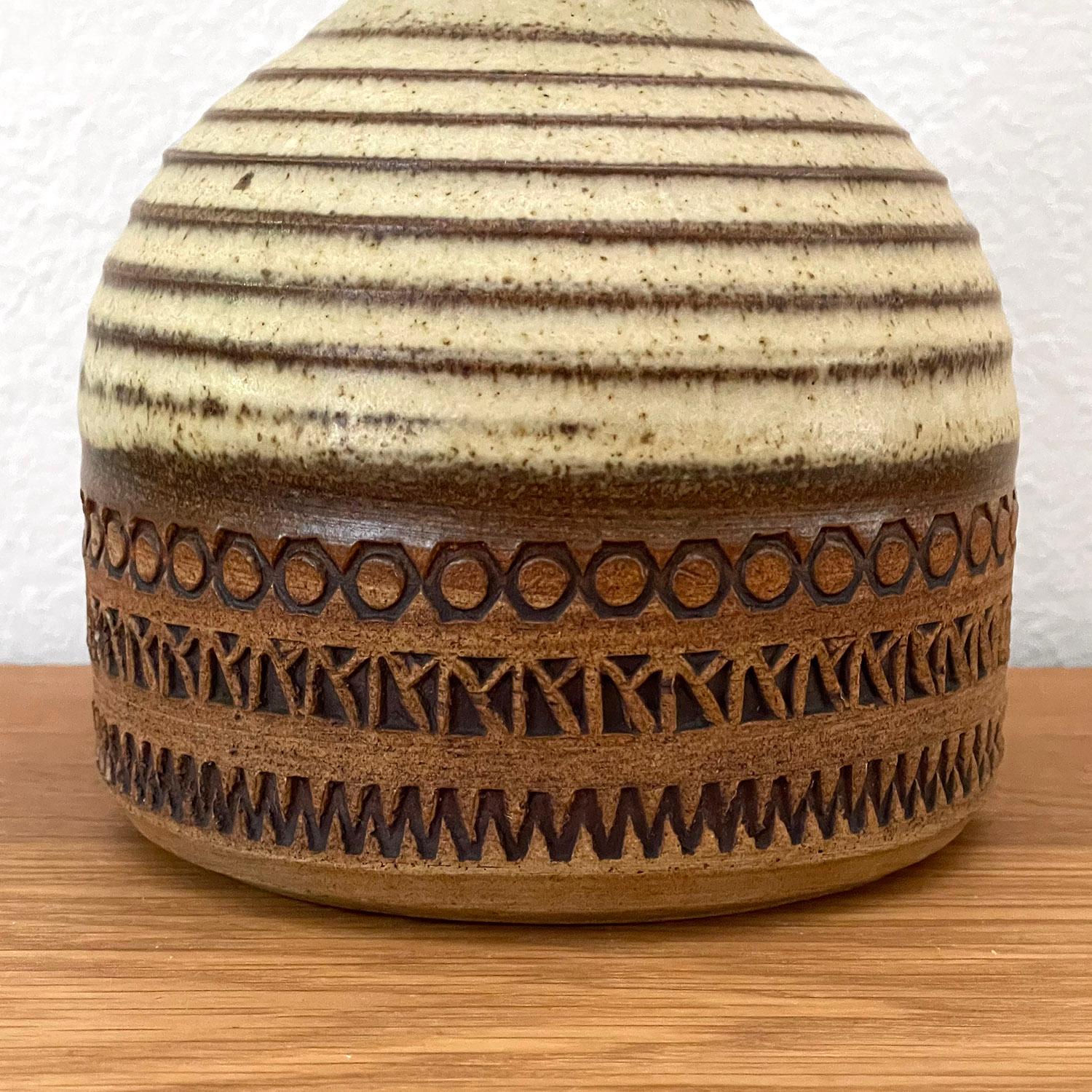 Mid Century Broadstairs British Ceramic Pottery Vase In Good Condition For Sale In Los Angeles, CA