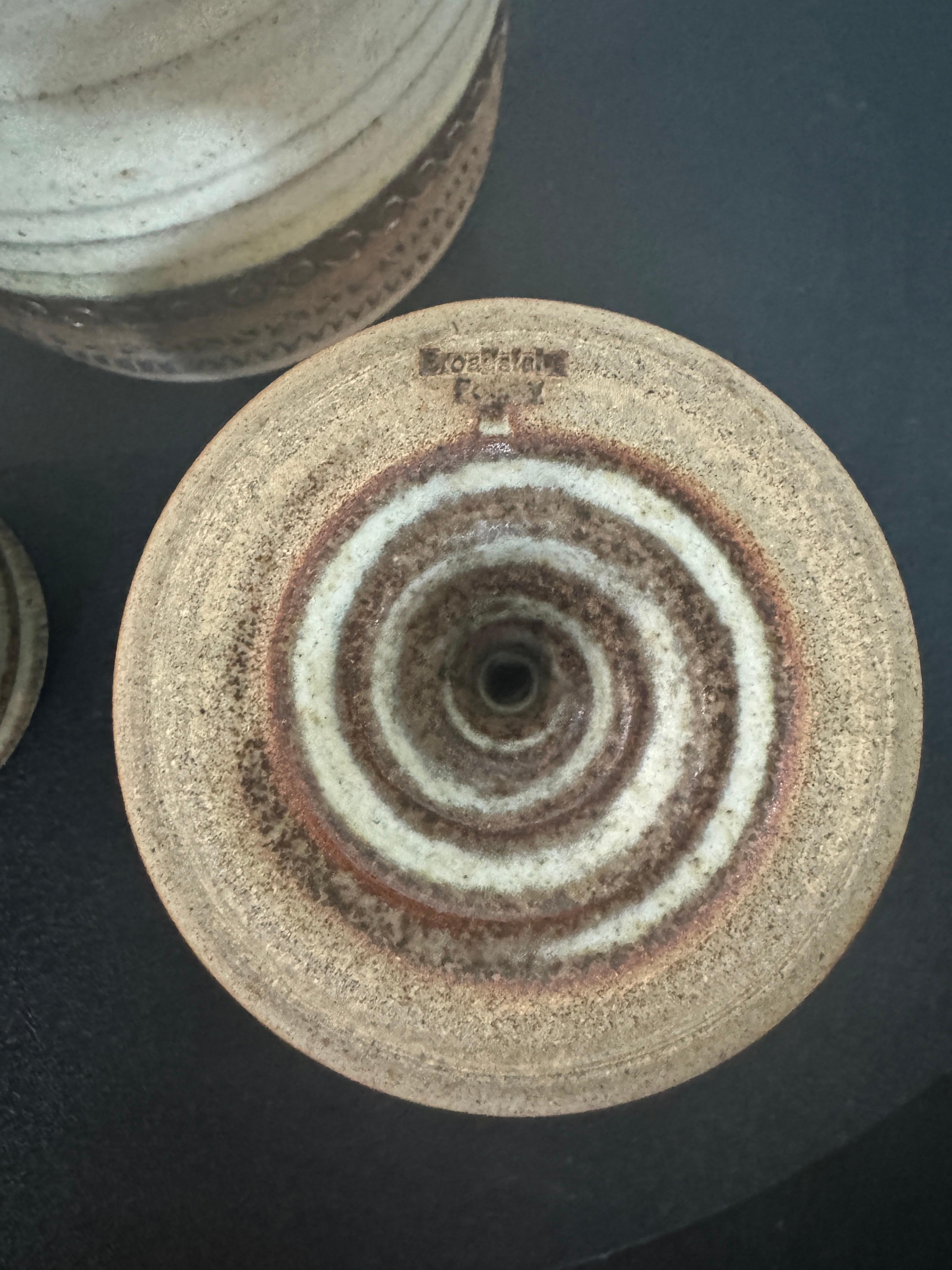 Mid-Century moderno Decanter e tazze in gres di Broadstairs Pottery di metà secolo in vendita
