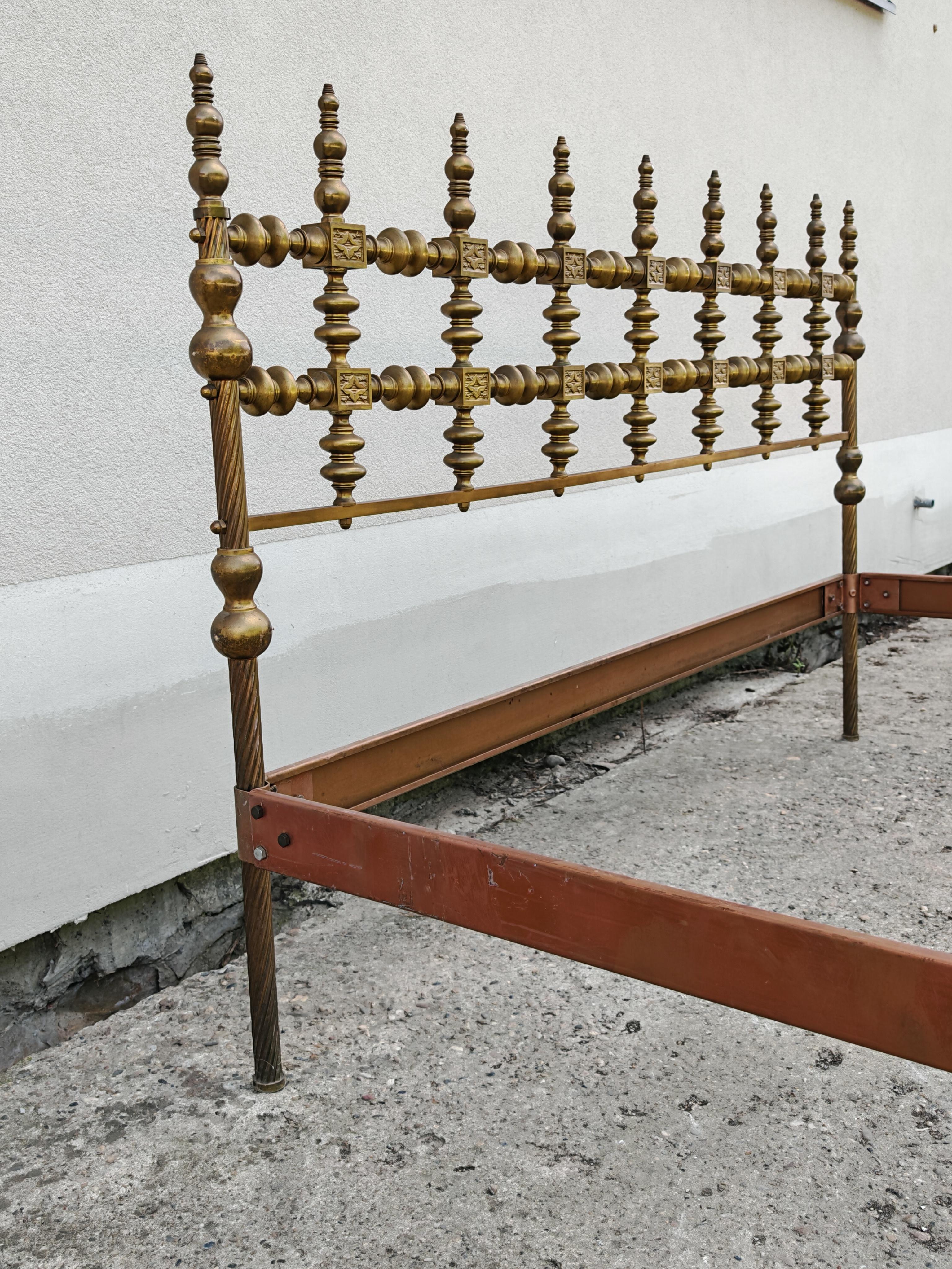 Lit en bronze et cuivre du milieu du siècle attr. à Osvaldo Borsani, Italie années 1950 en vente 3