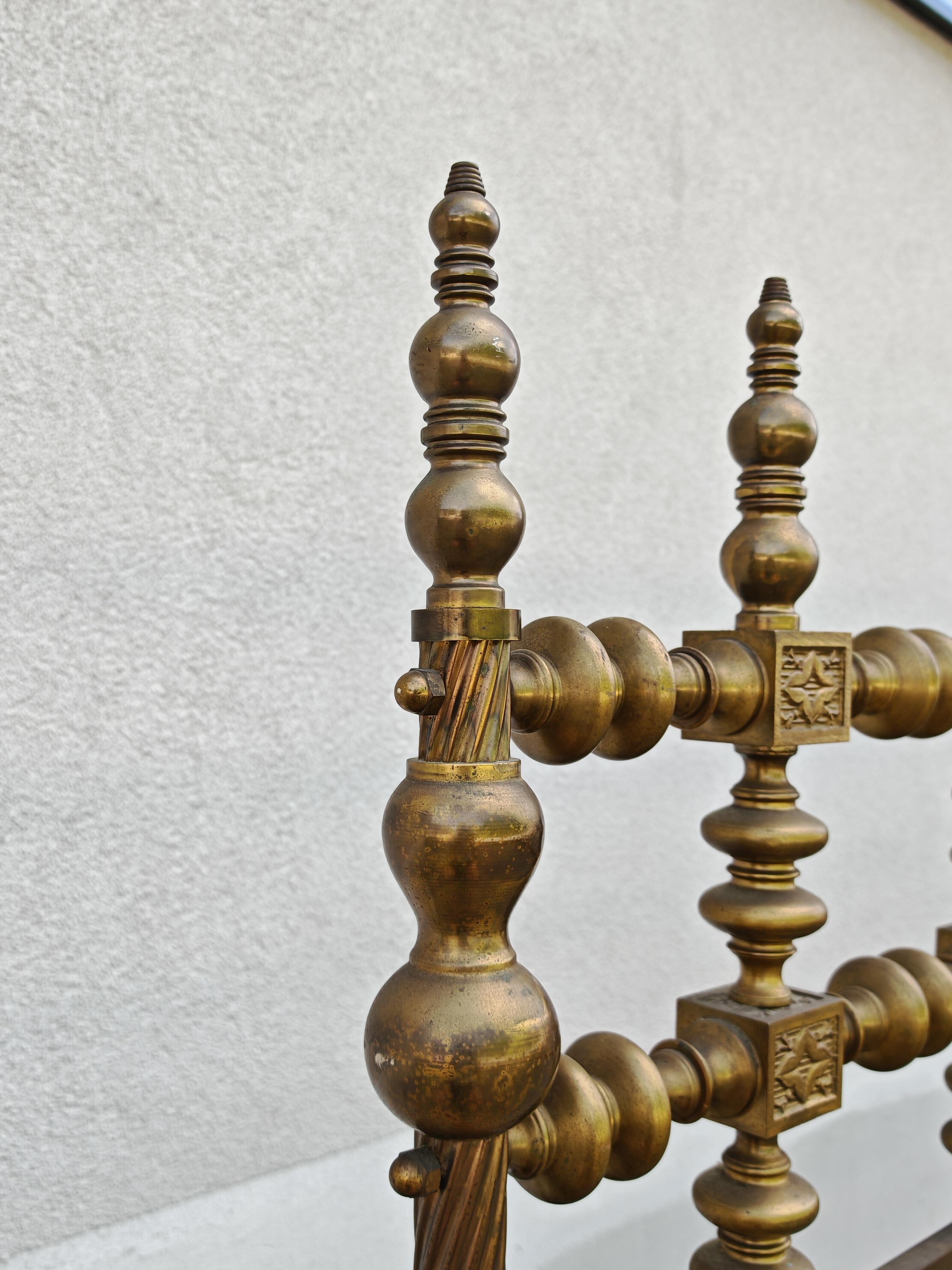 Lit en bronze et cuivre du milieu du siècle attr. à Osvaldo Borsani, Italie années 1950 en vente 4