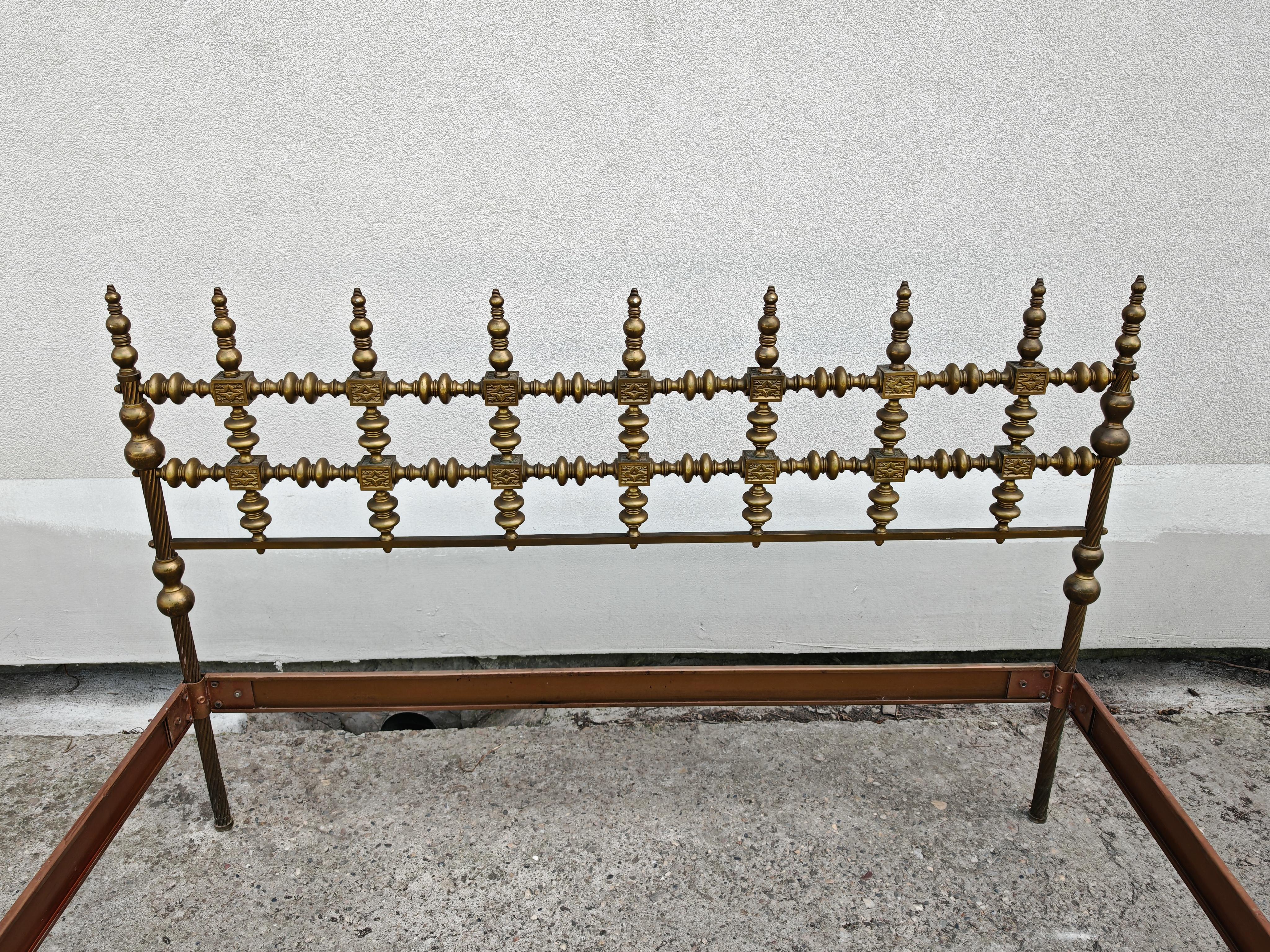 Mid-Century Modern Lit en bronze et cuivre du milieu du siècle attr. à Osvaldo Borsani, Italie années 1950 en vente