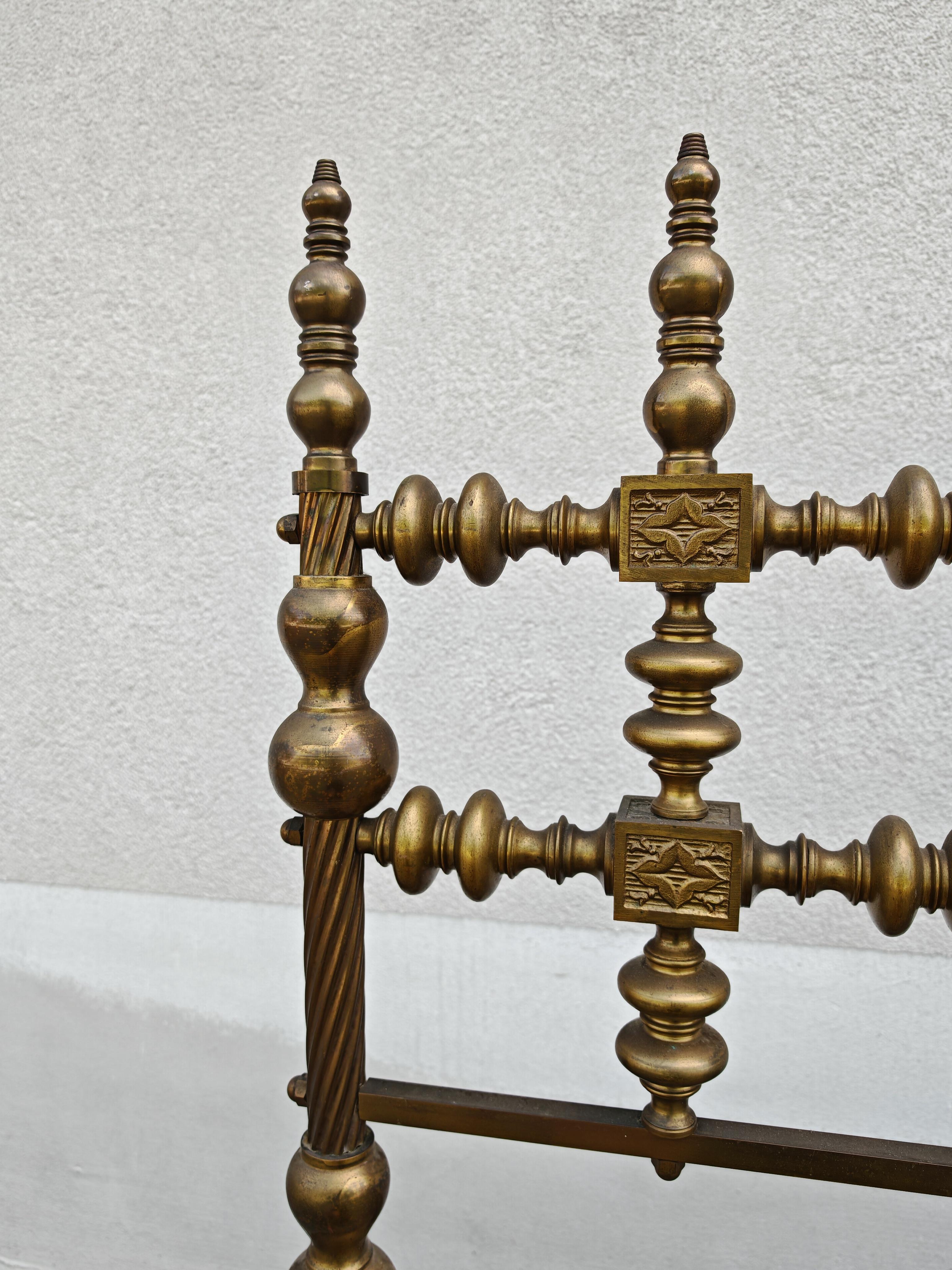 Lit en bronze et cuivre du milieu du siècle attr. à Osvaldo Borsani, Italie années 1950 Bon état - En vente à Beograd, RS