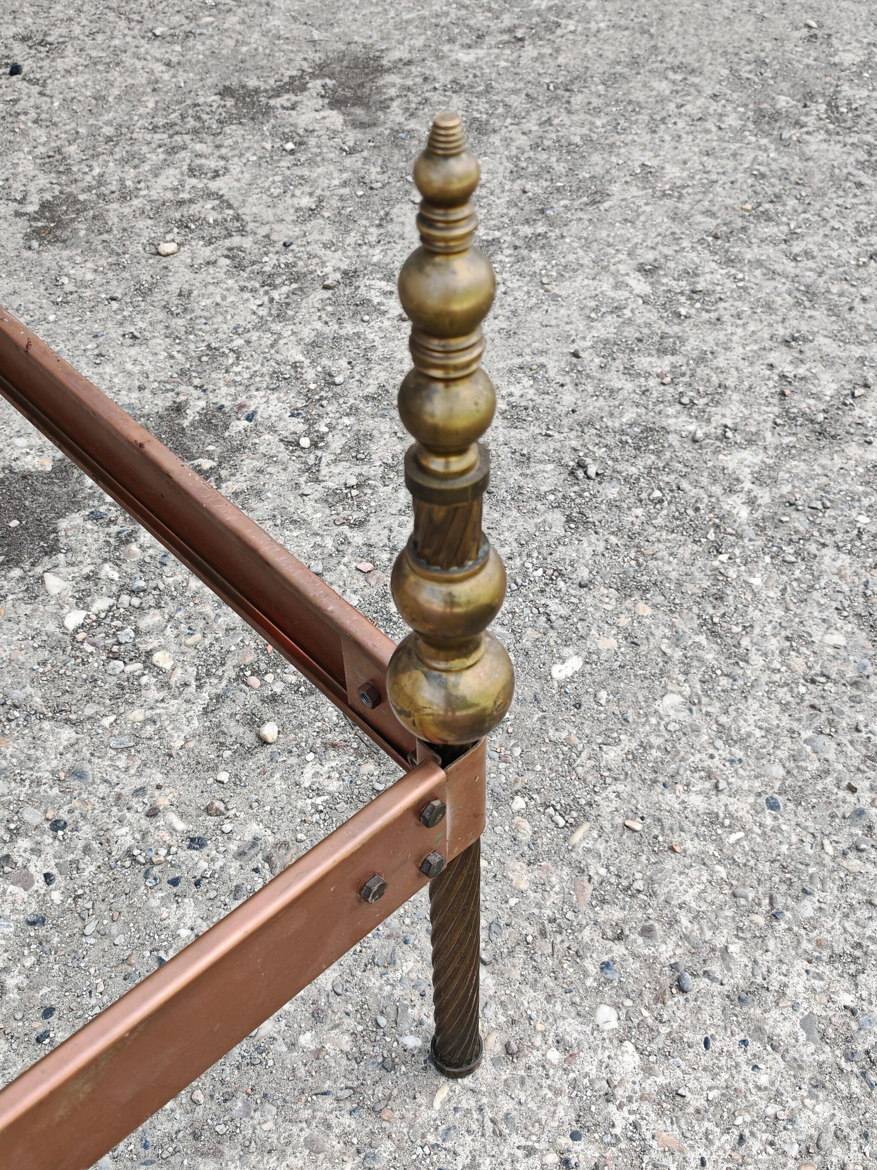 Bronze Lit en bronze et cuivre du milieu du siècle attr. à Osvaldo Borsani, Italie années 1950 en vente