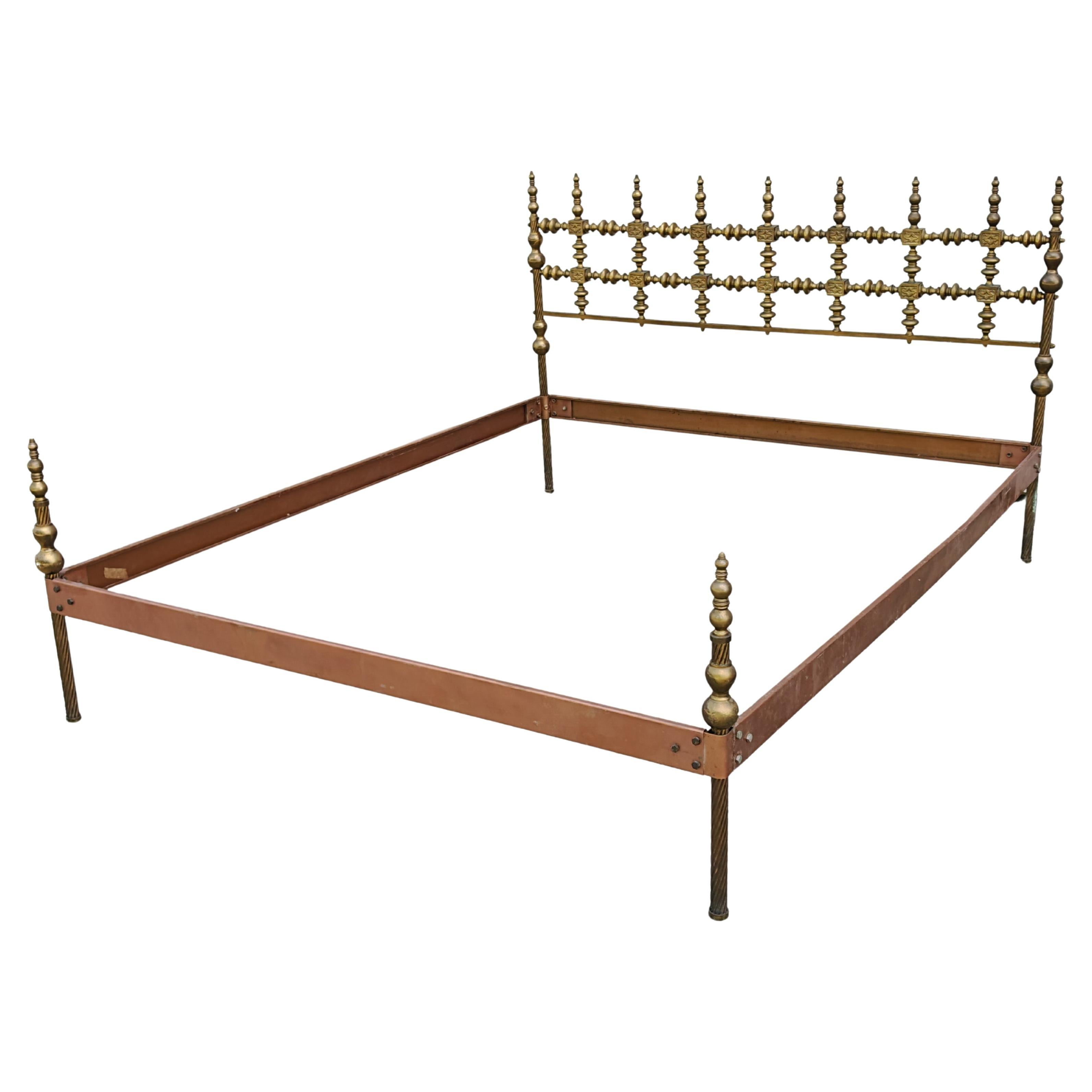 Lit en bronze et cuivre du milieu du siècle attr. à Osvaldo Borsani, Italie années 1950