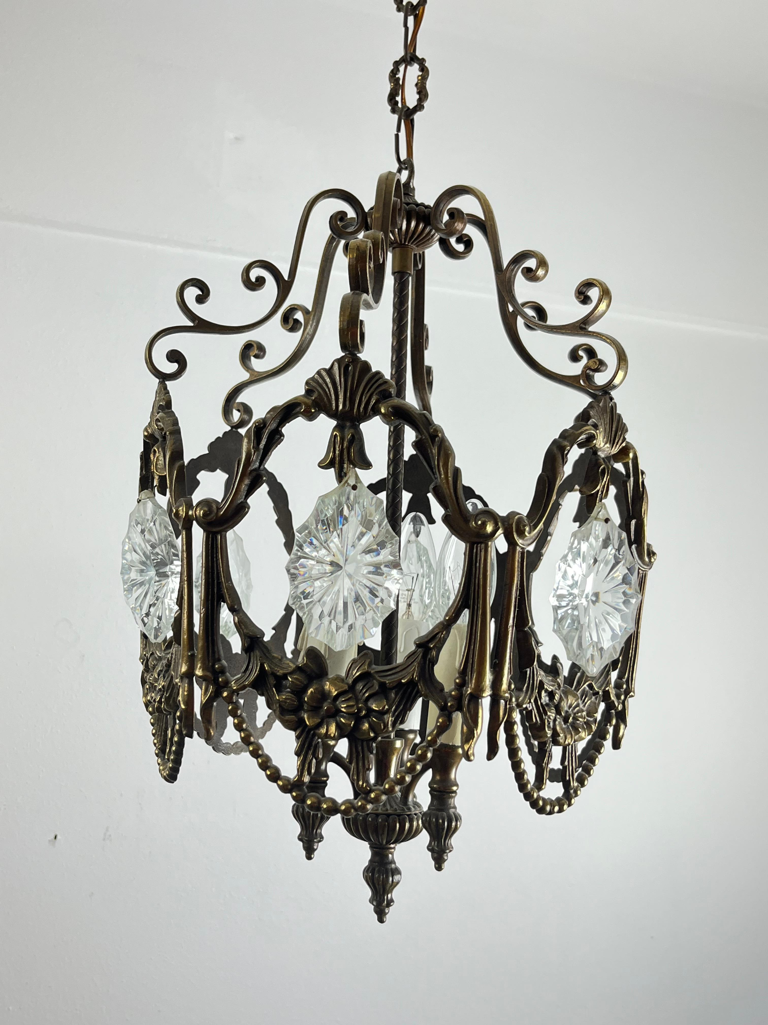 Lampadario in bronzo e cristallo di metà secolo attribuito alla Maison Baguès  1940s in vendita 4